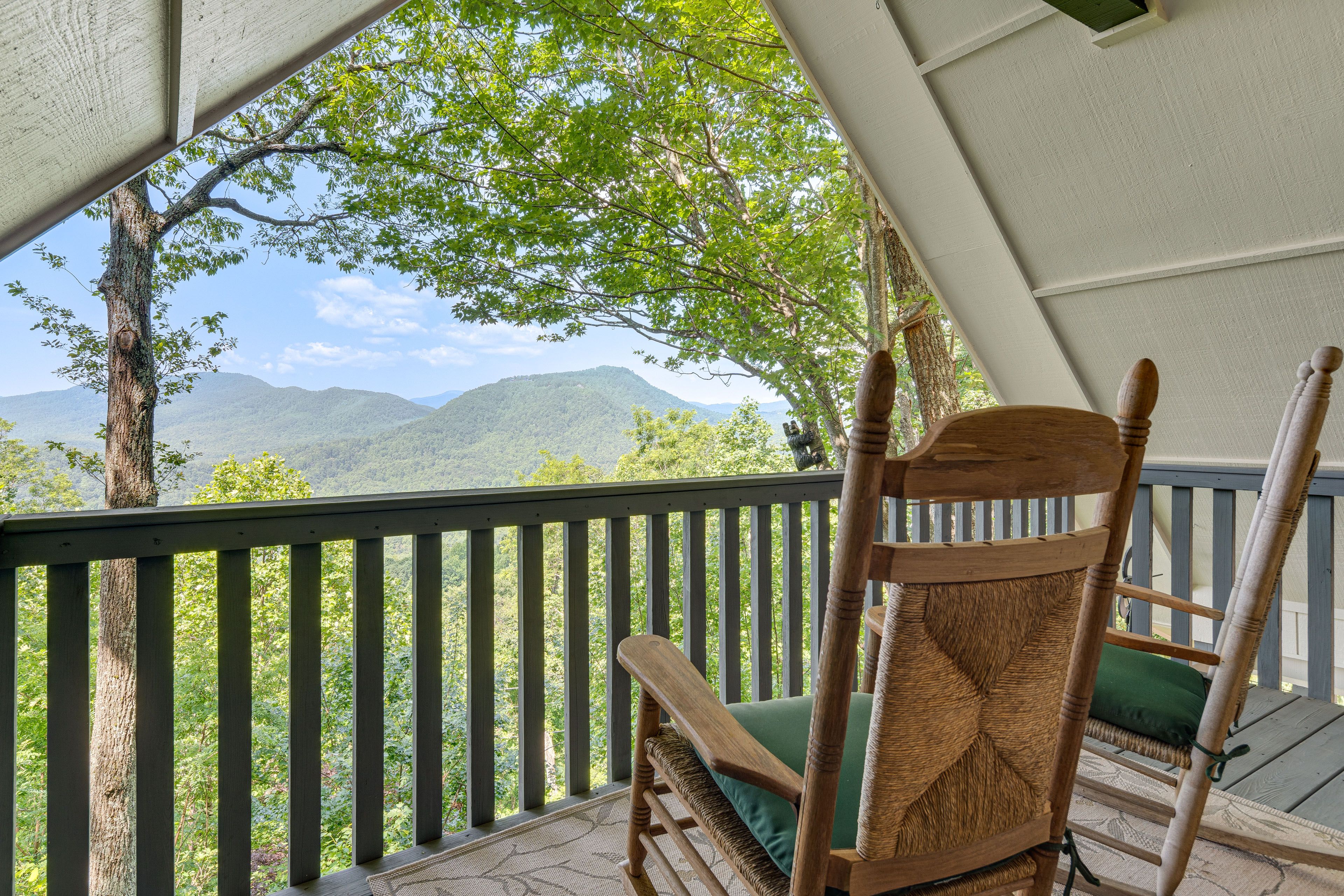 Old Fort Vacation Rental | 3BR | 2BA | 1,850 Sq Ft | 4 Steps Required