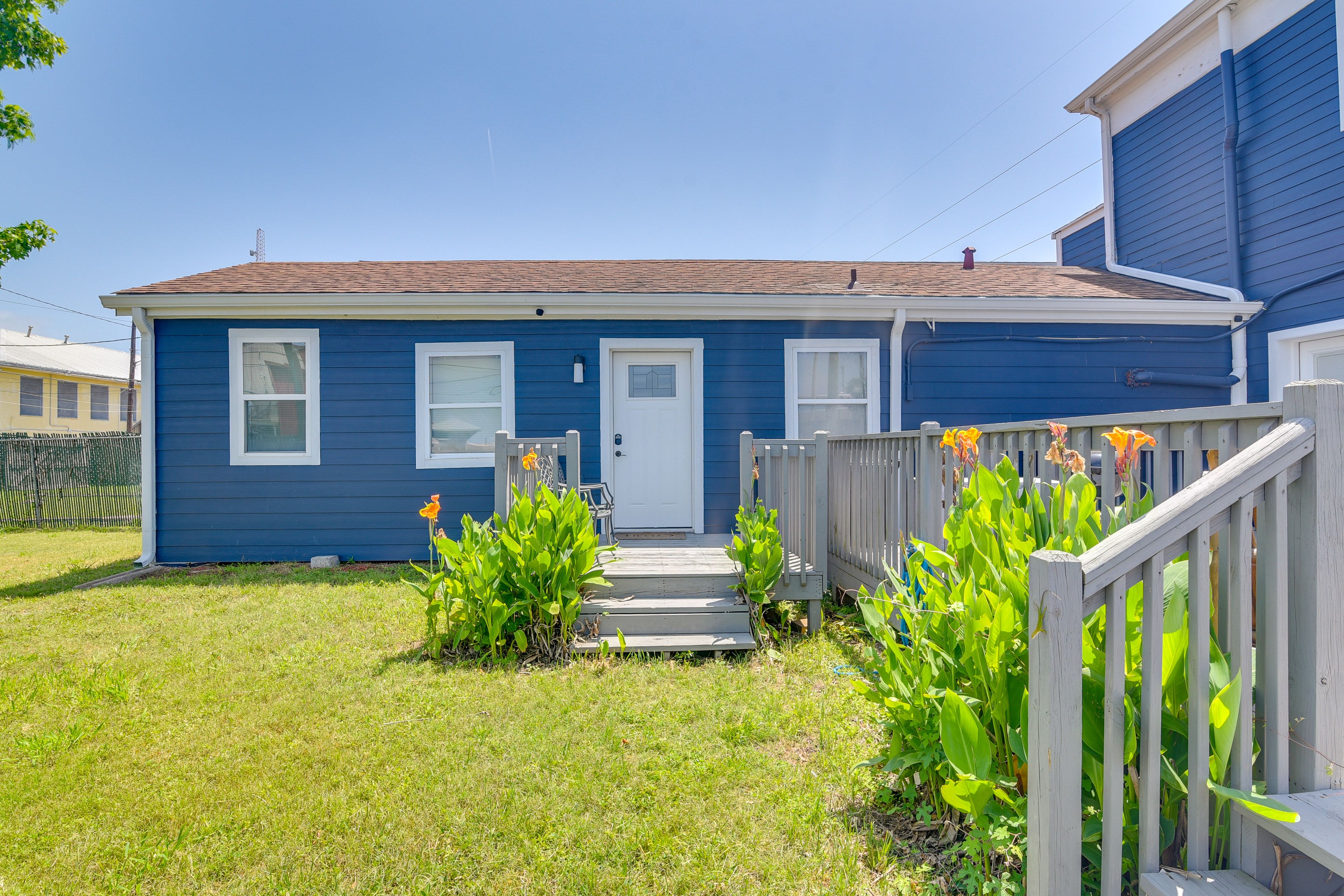 Property Exterior | Shared Outdoor Amenities