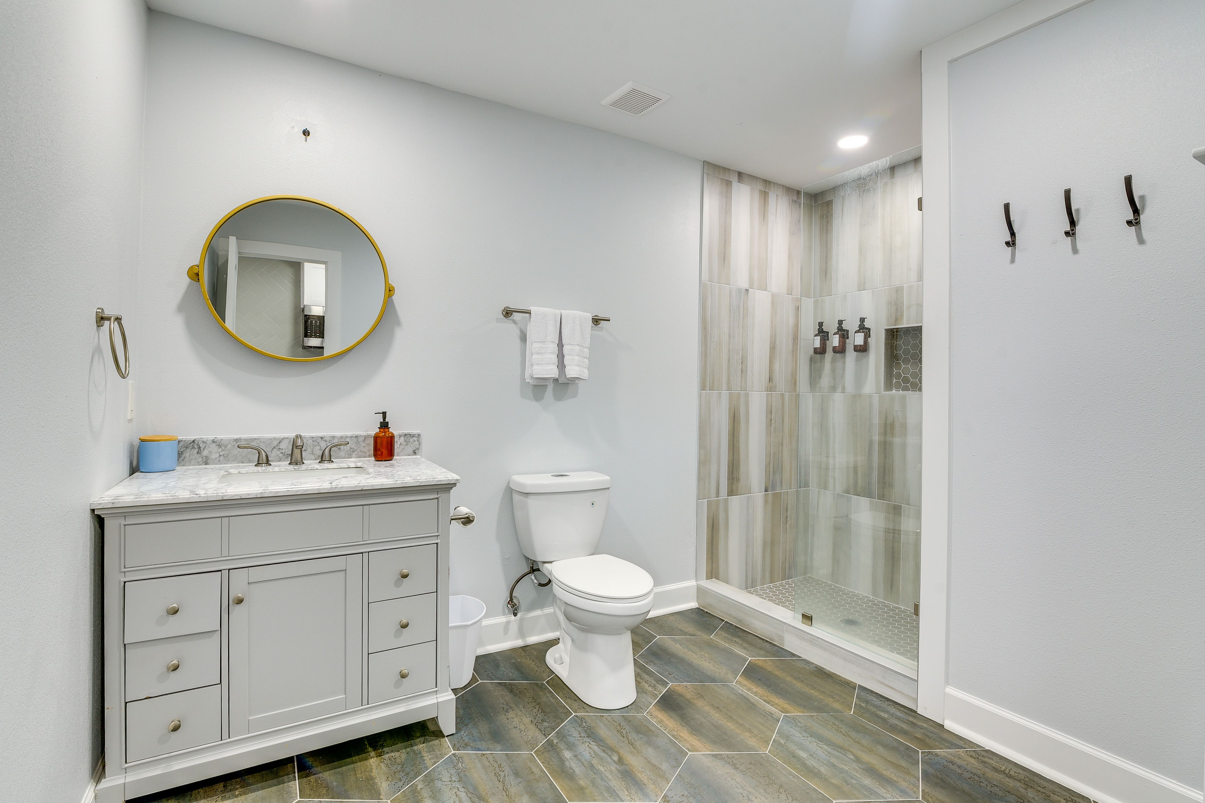 Full Bathroom