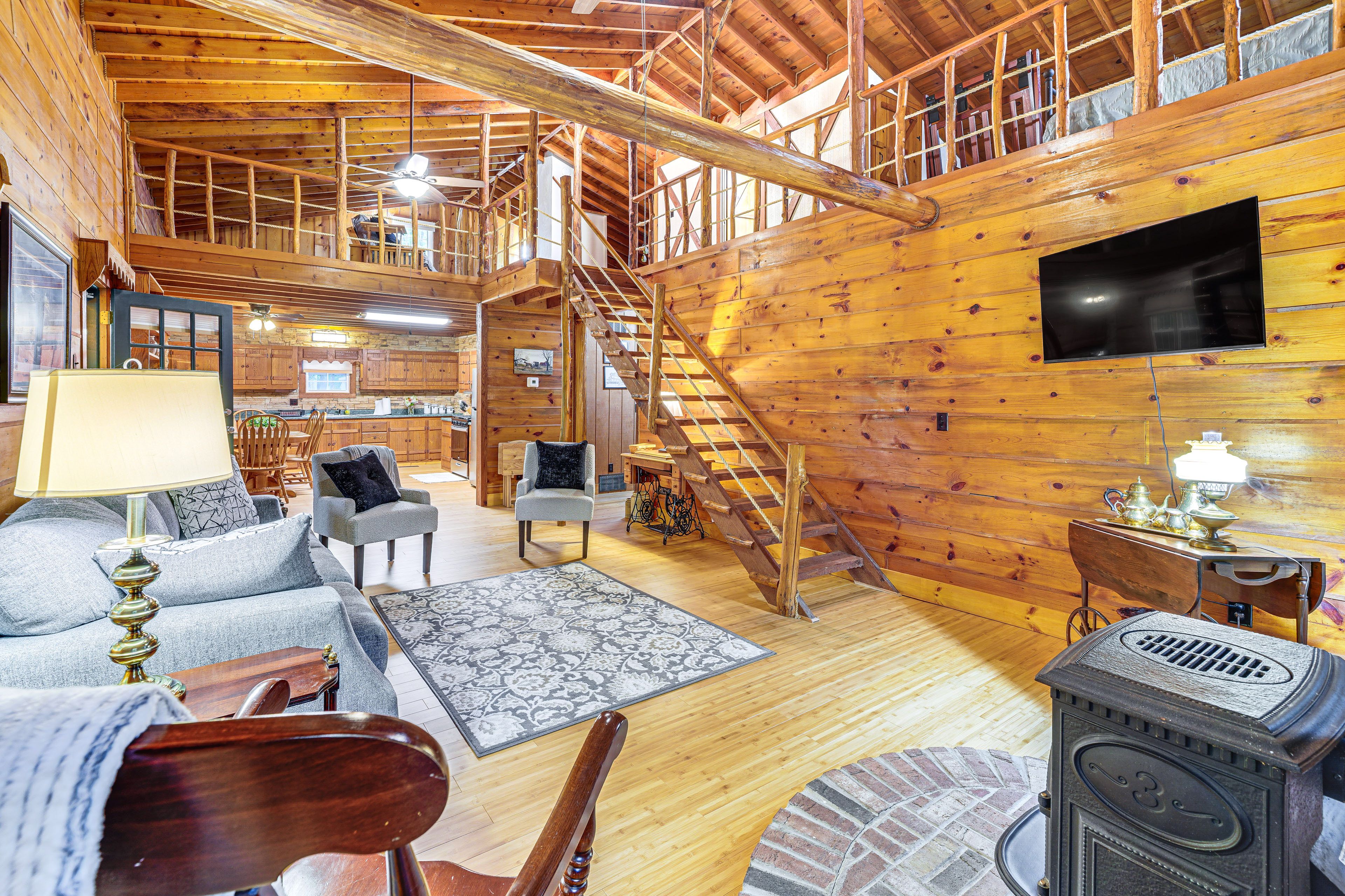 Living Room | Free WiFi | Smart TV | 1st Floor