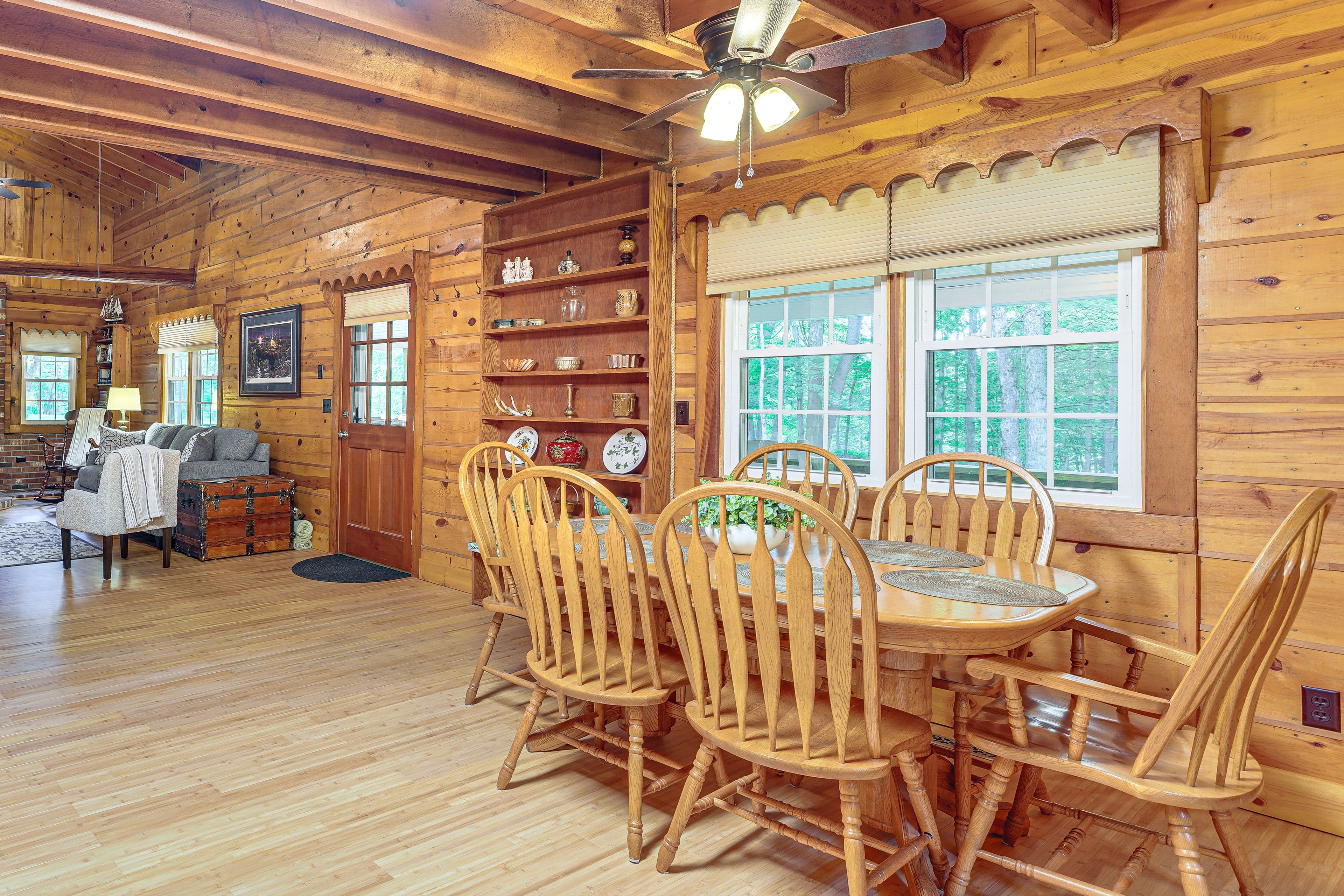 Dining Area | Dishware/Flatware Provided | 1st Floor