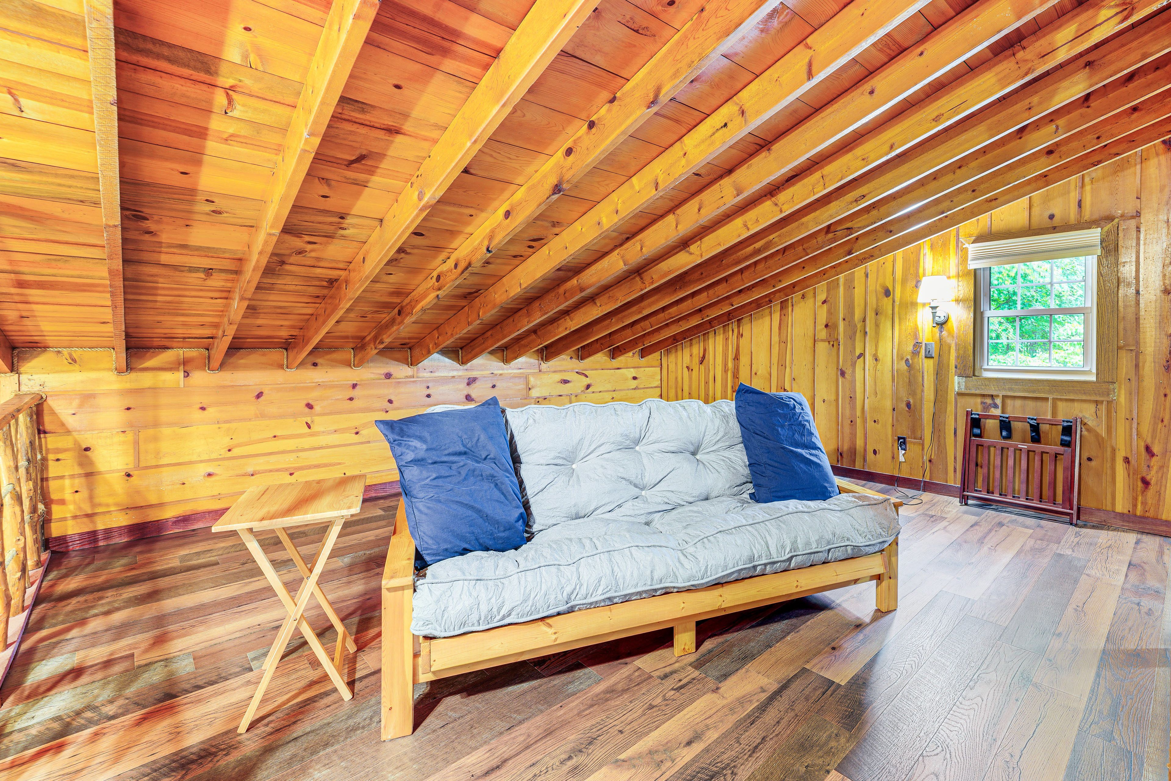 Loft | Full Bed | 2nd Floor