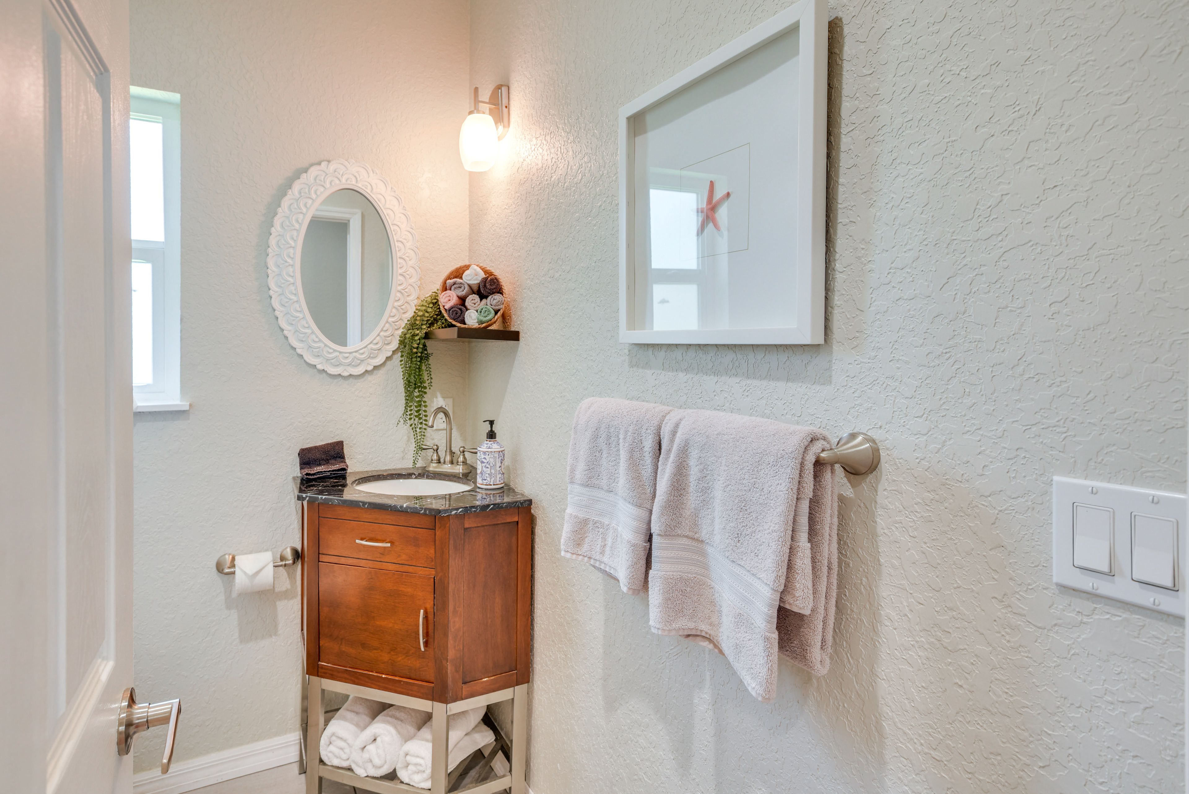 Bathroom | 1st Floor