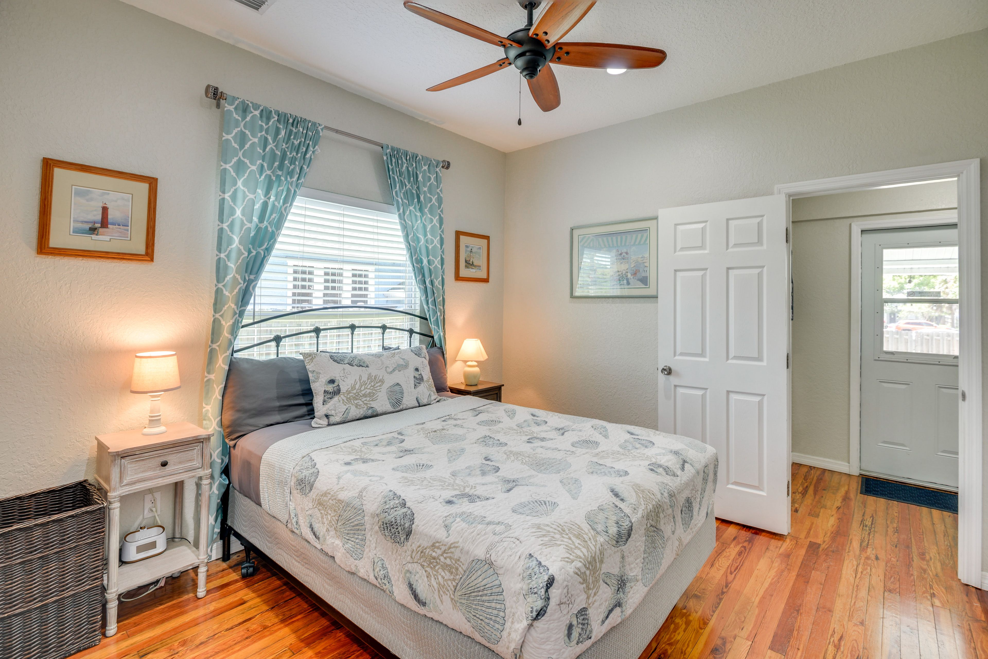 Bedroom 2 | Queen Bed | 1st Floor
