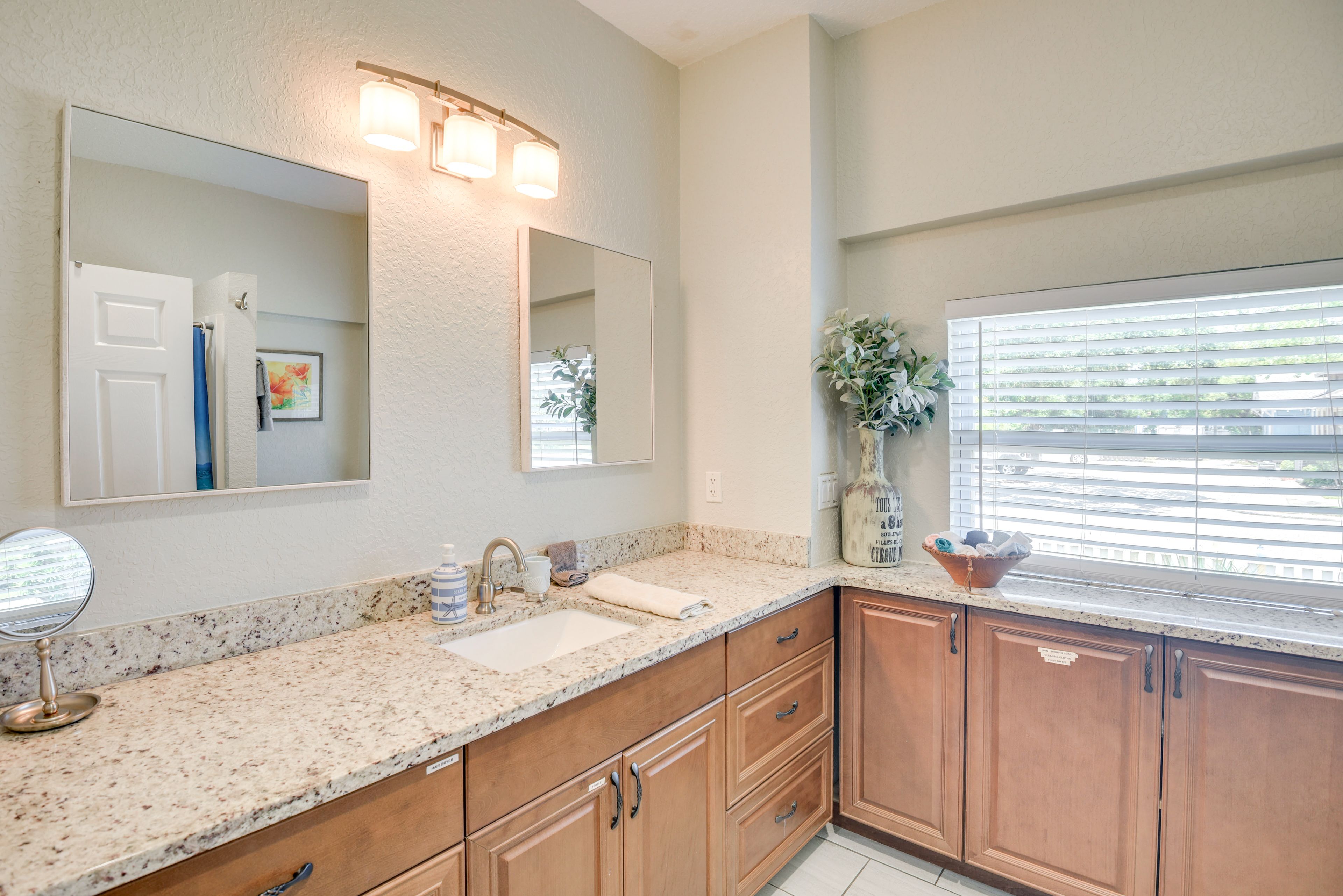 En-Suite Bathroom | Towels Provided | 1st Floor