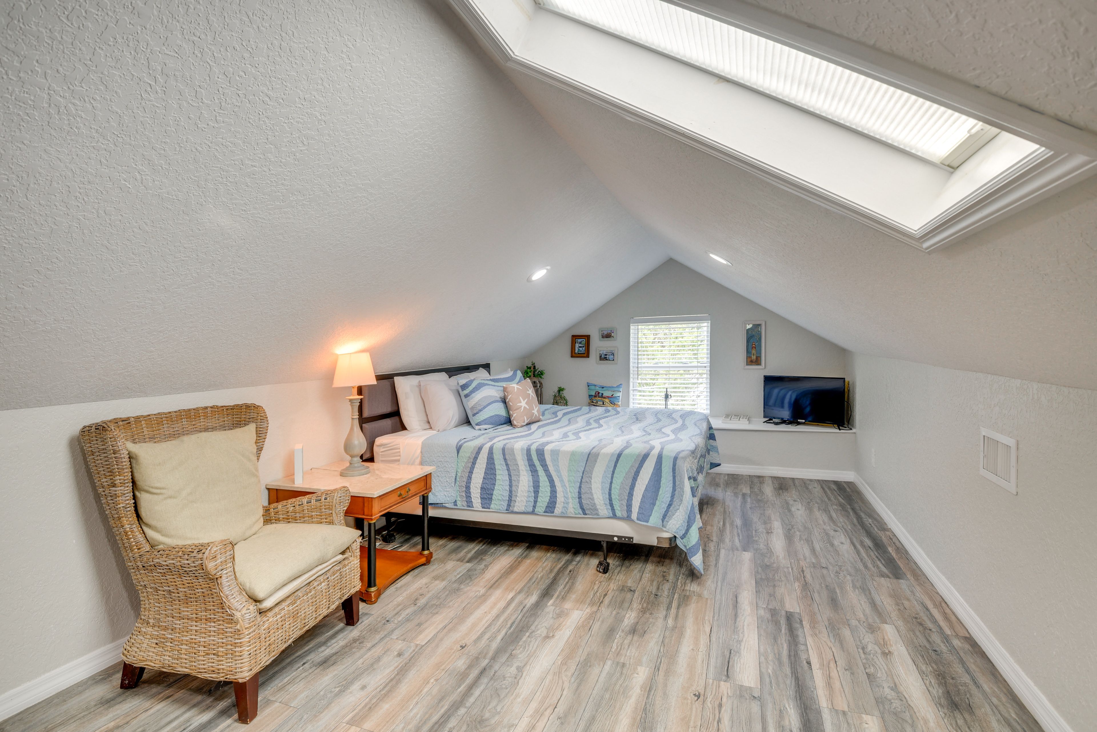 Bedroom 3 | King Bed | Queen Bed | 2nd Floor