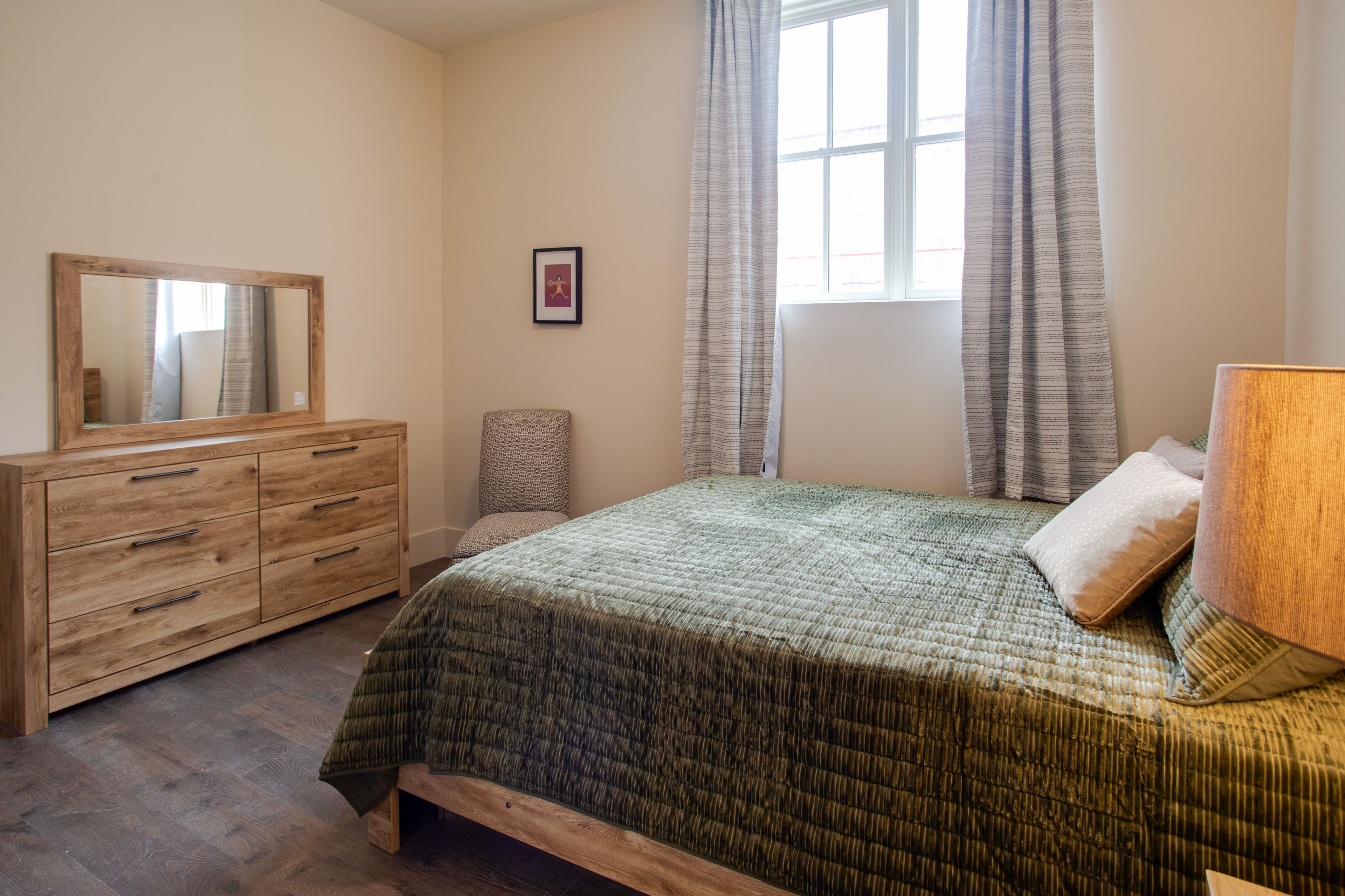 Bedroom 1 | Queen Bed