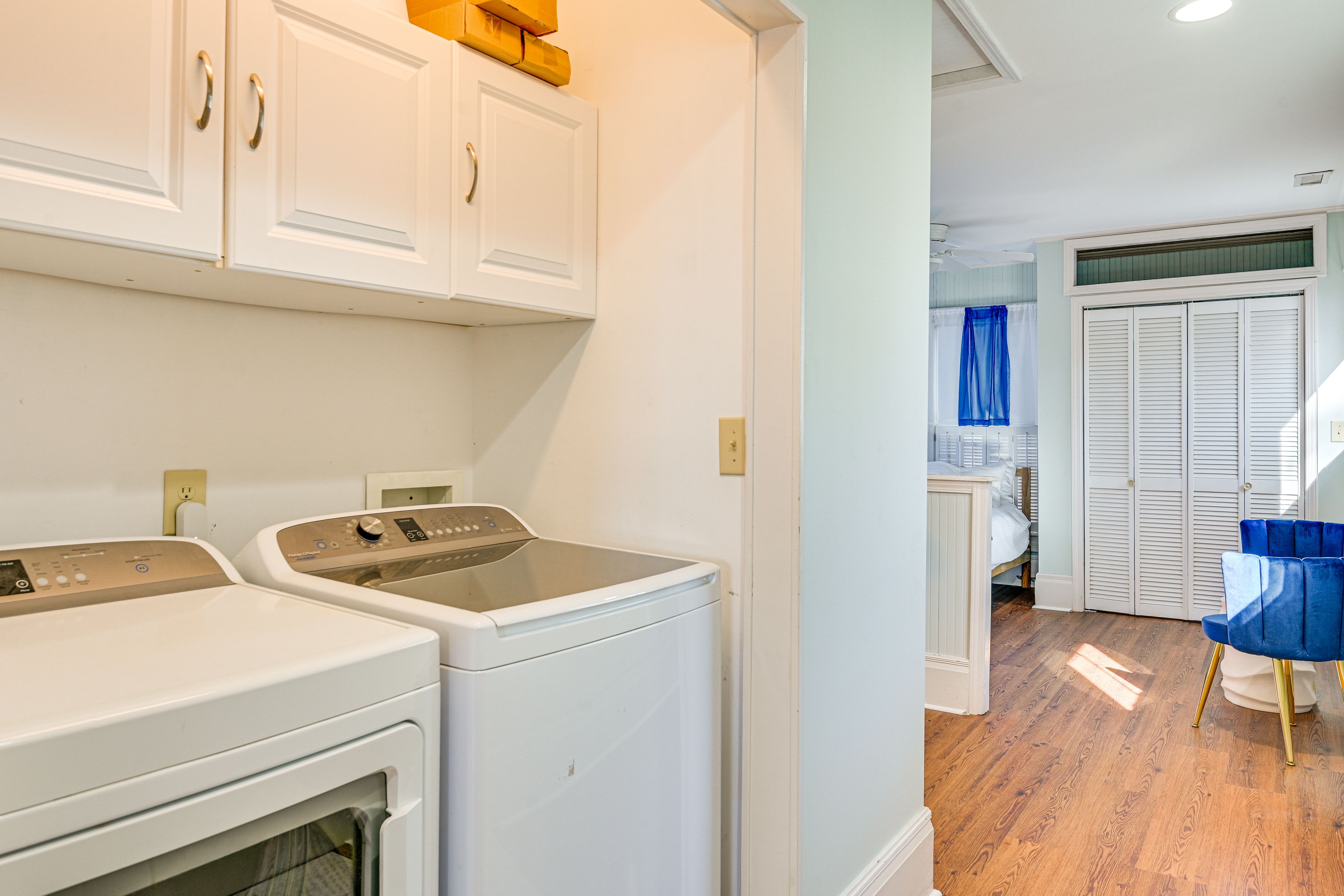 In-Unit Laundry | Upper Level