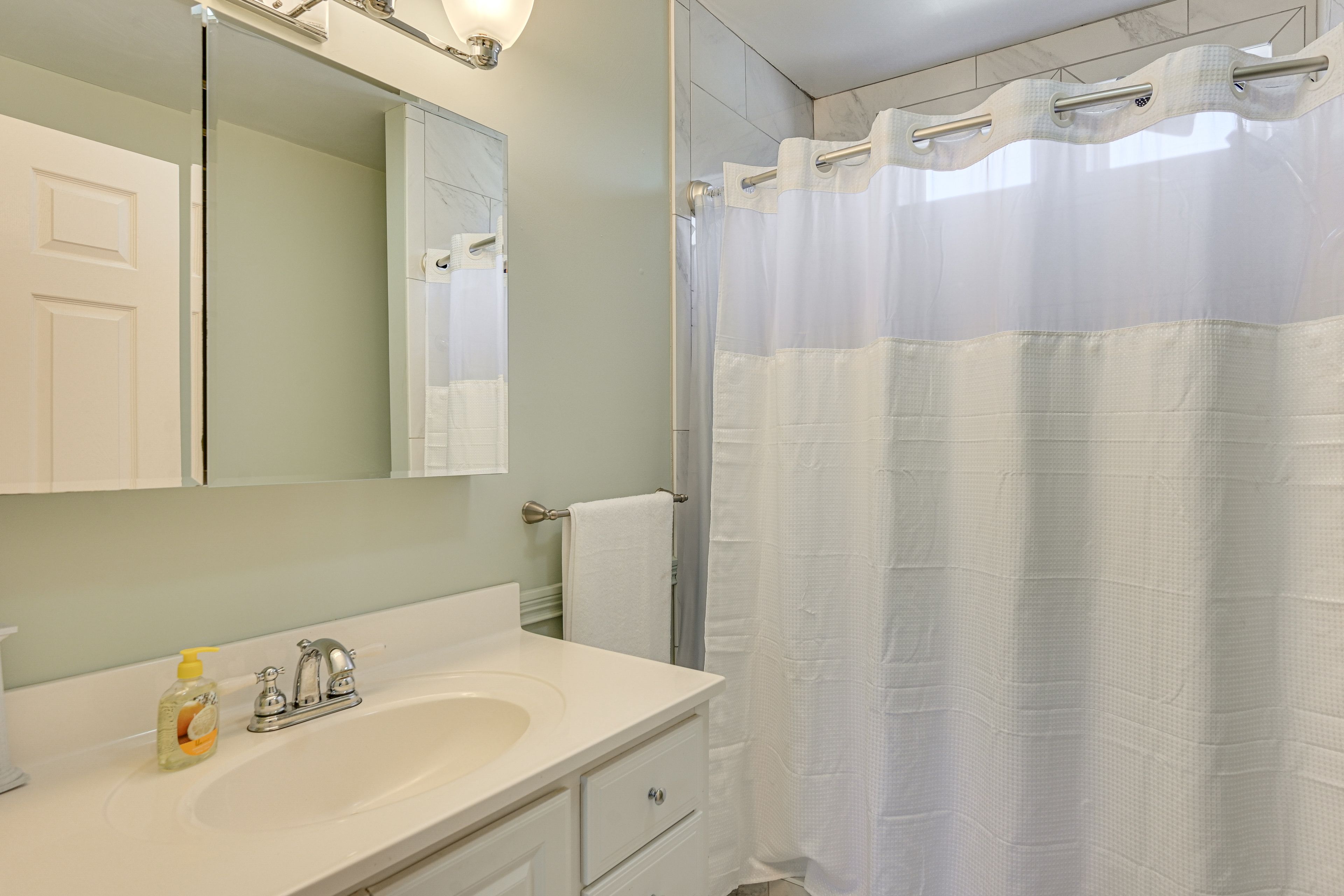 Full Bathroom | Upper Level