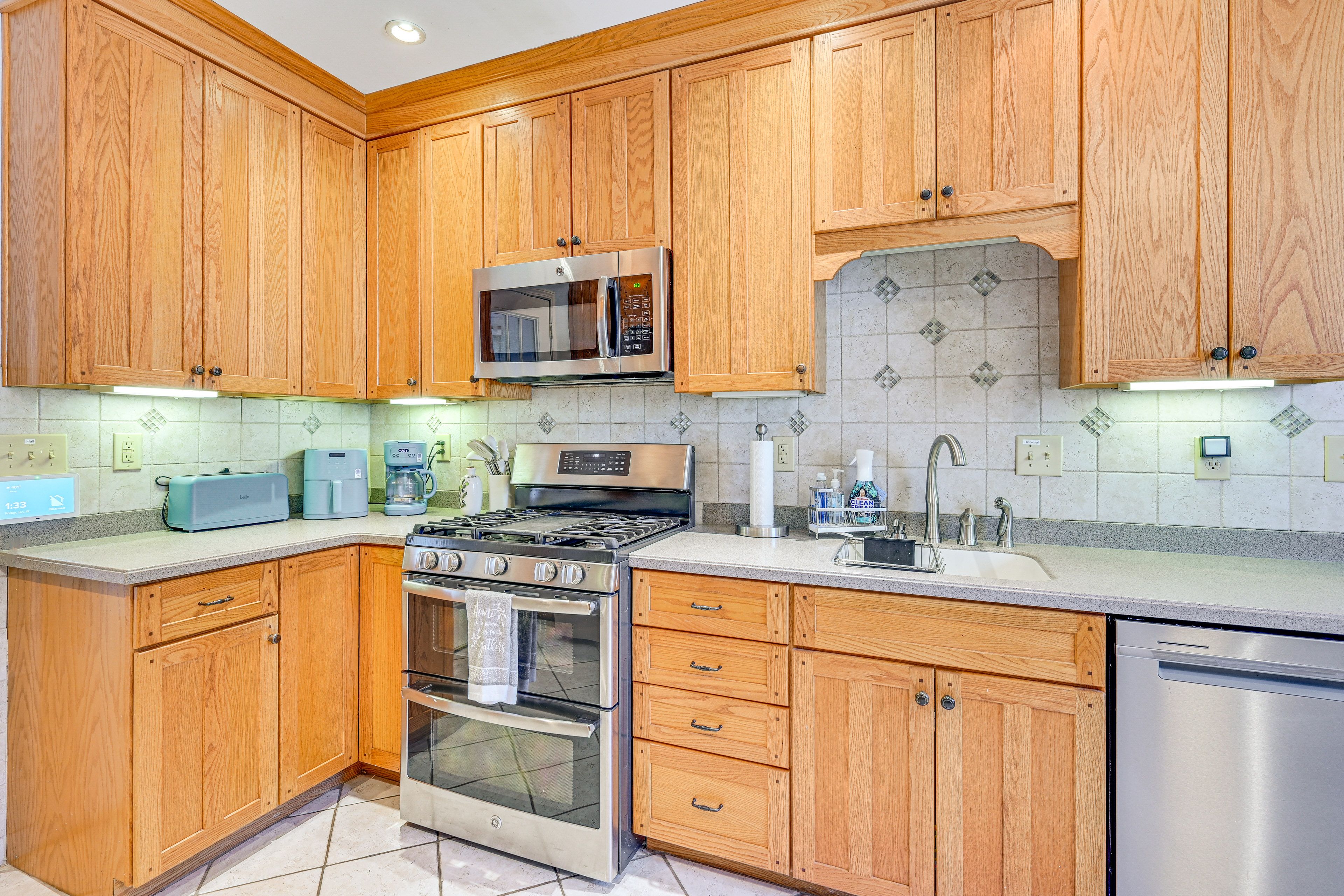 Kitchen | Main Level