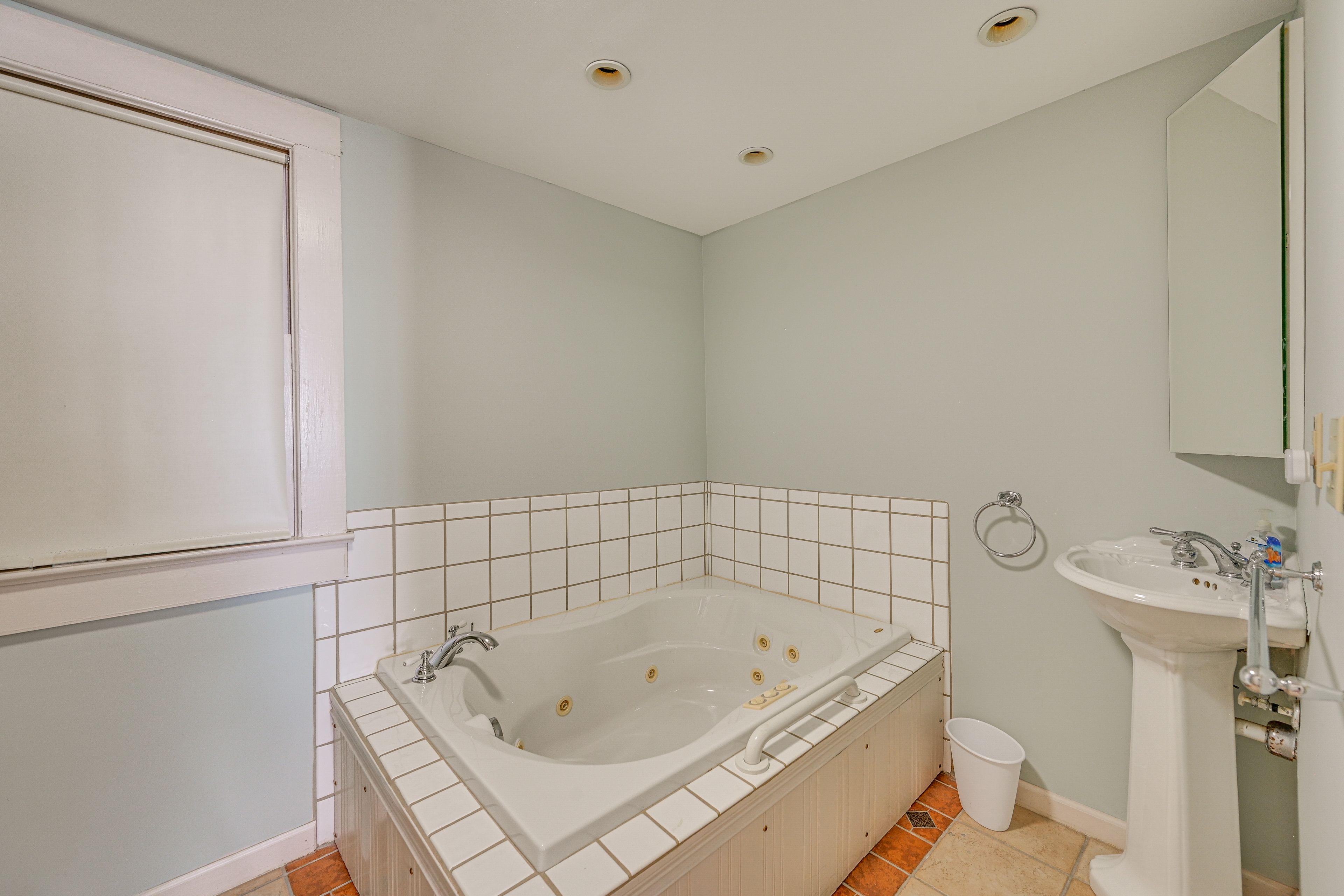 En-Suite Bathroom | Upper Level