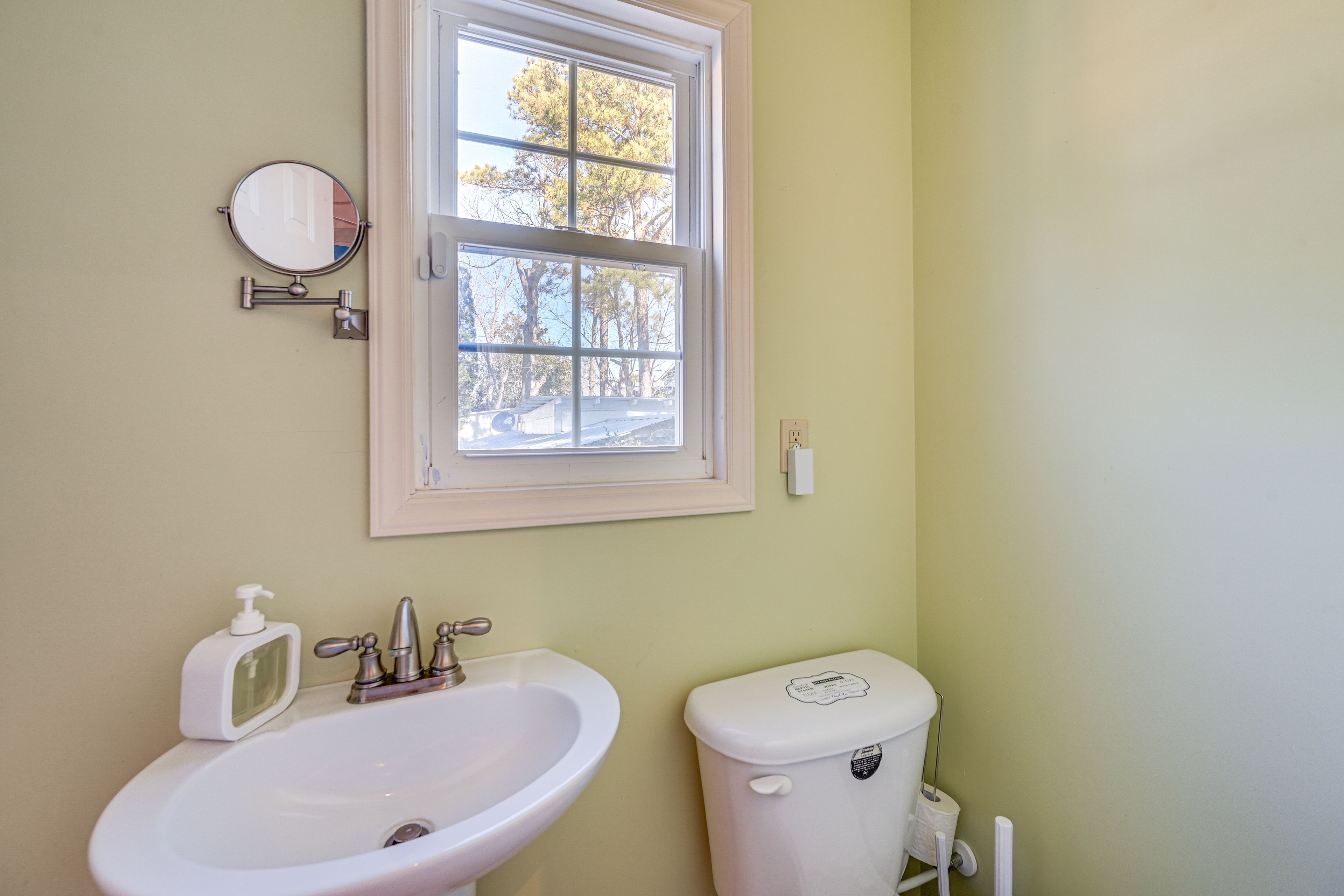 En-Suite Bathroom | Main Level | Shower