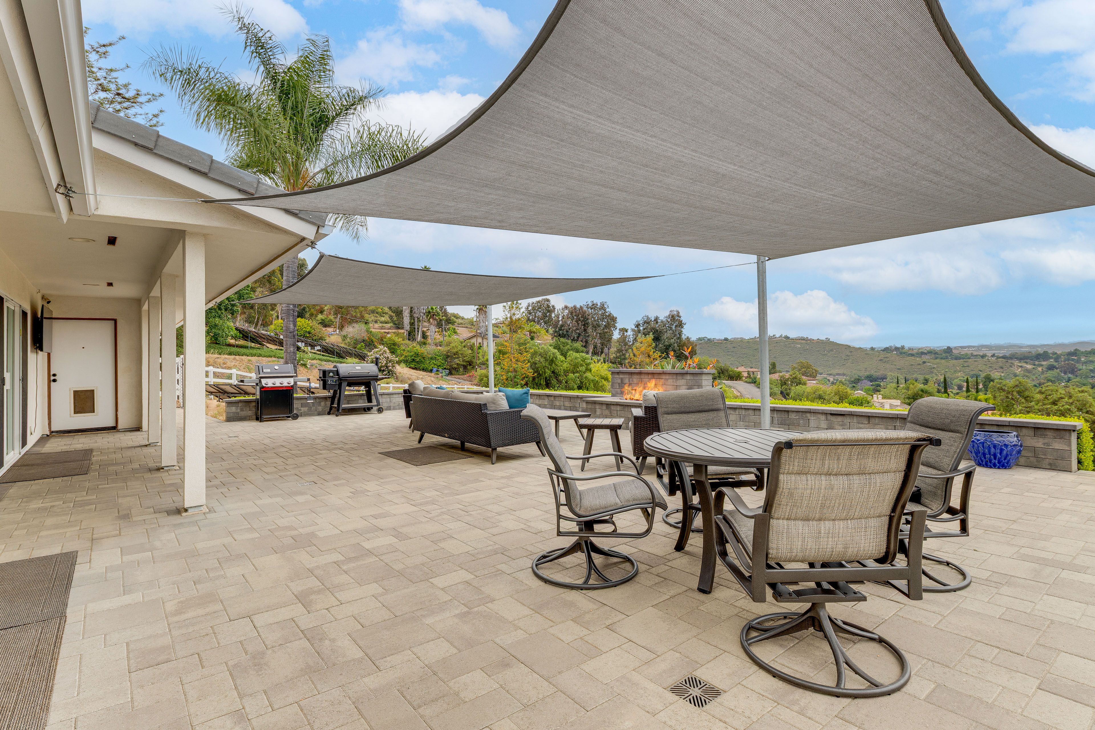 Patio | Outdoor TV | Dining Area | Gas Fire Pit | Gas Grill | Smoker