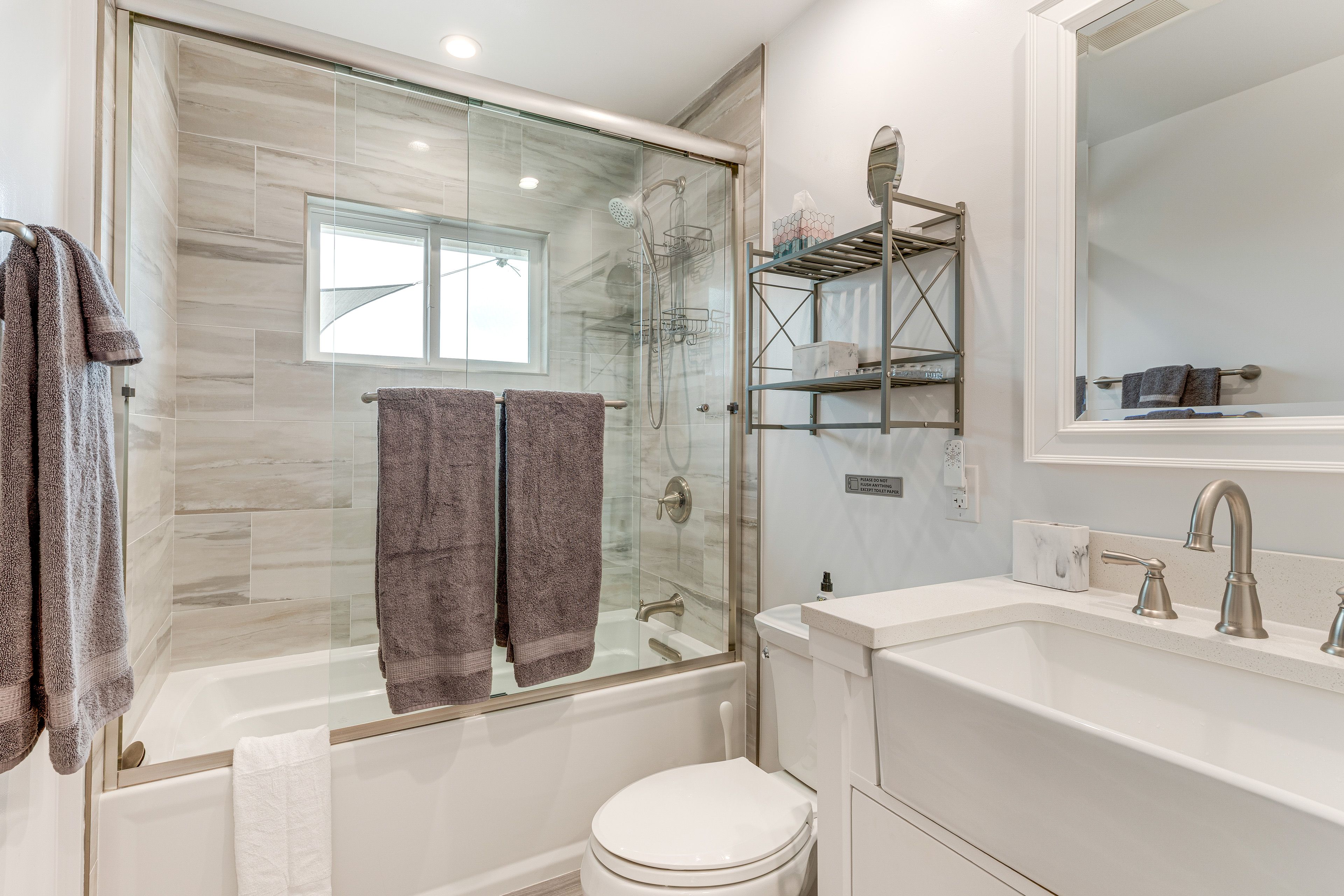 Full Bathroom | Complimentary Toiletries