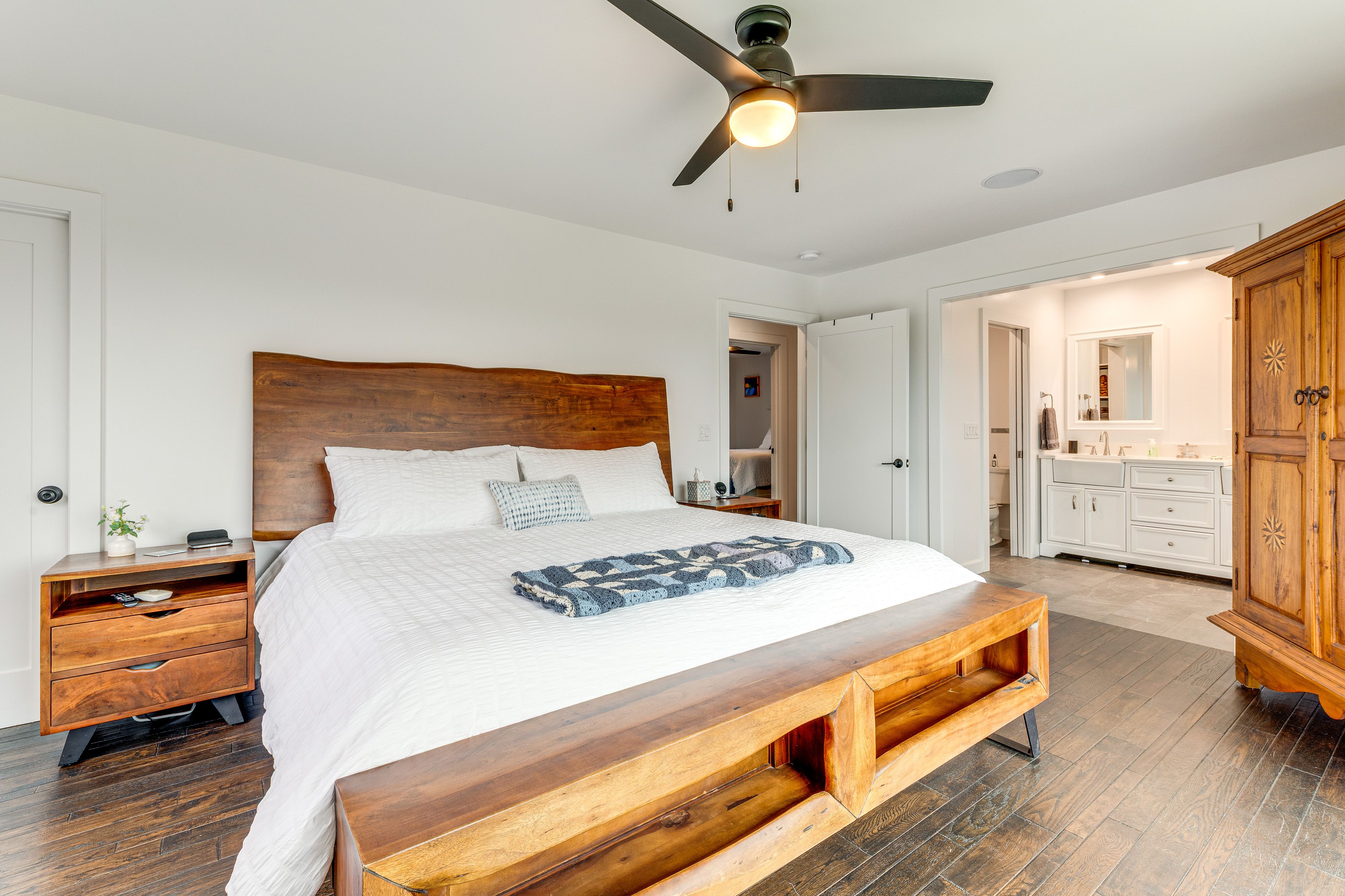 Bedroom 1 | King Bed | Smart TV | Linens Provided
