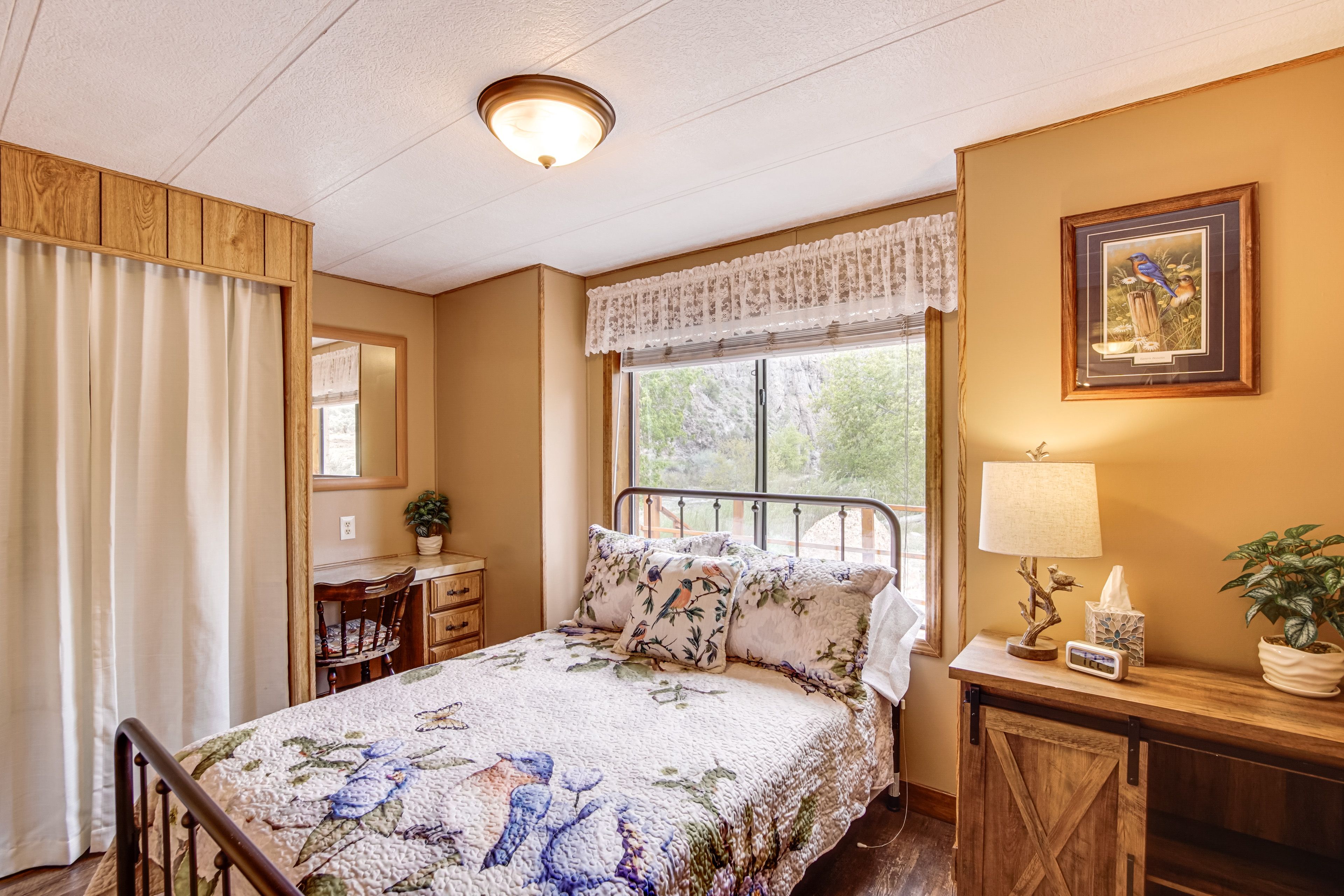 Bedroom 2 | Queen Bed