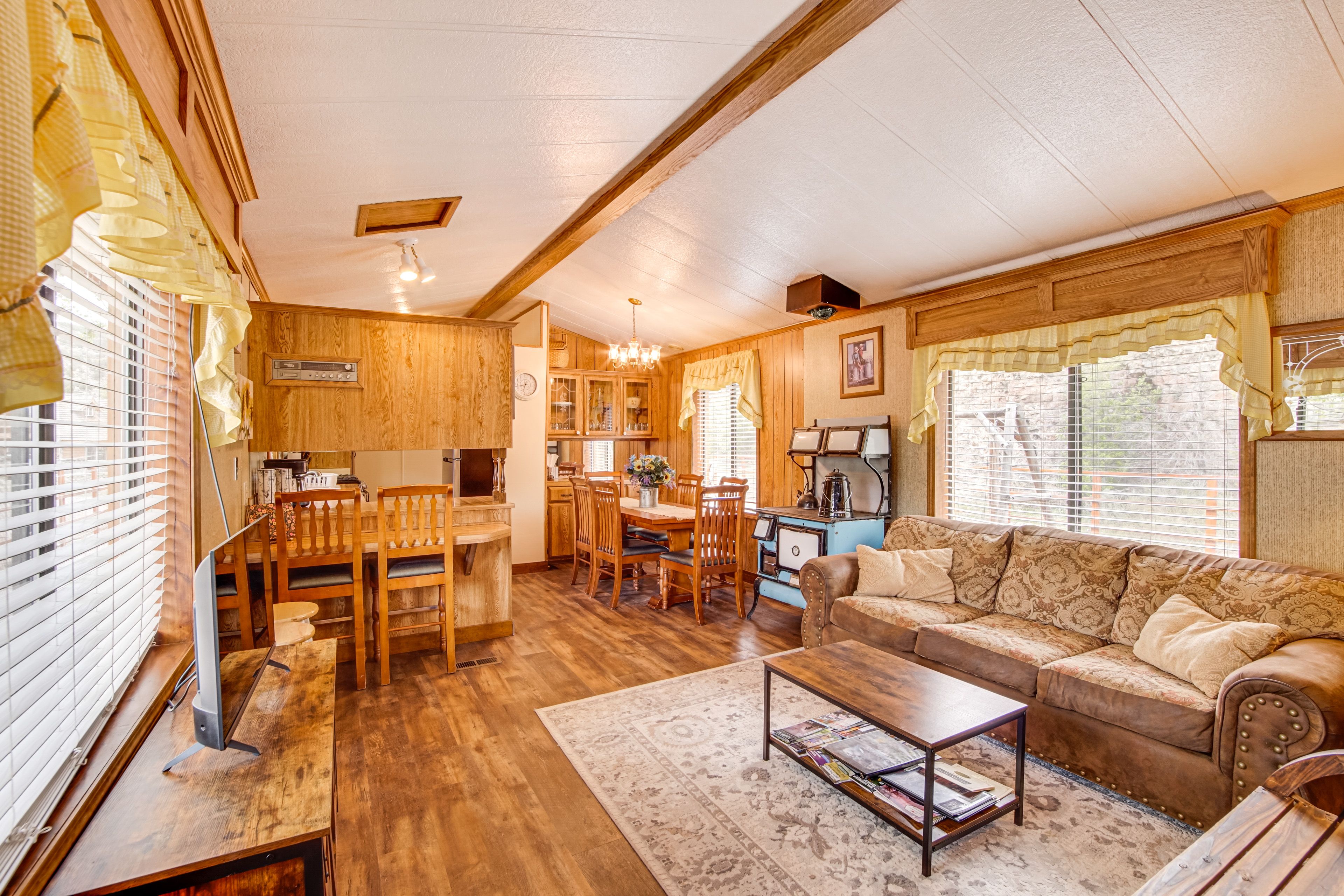 Living Room | Free WiFi | Smart TV