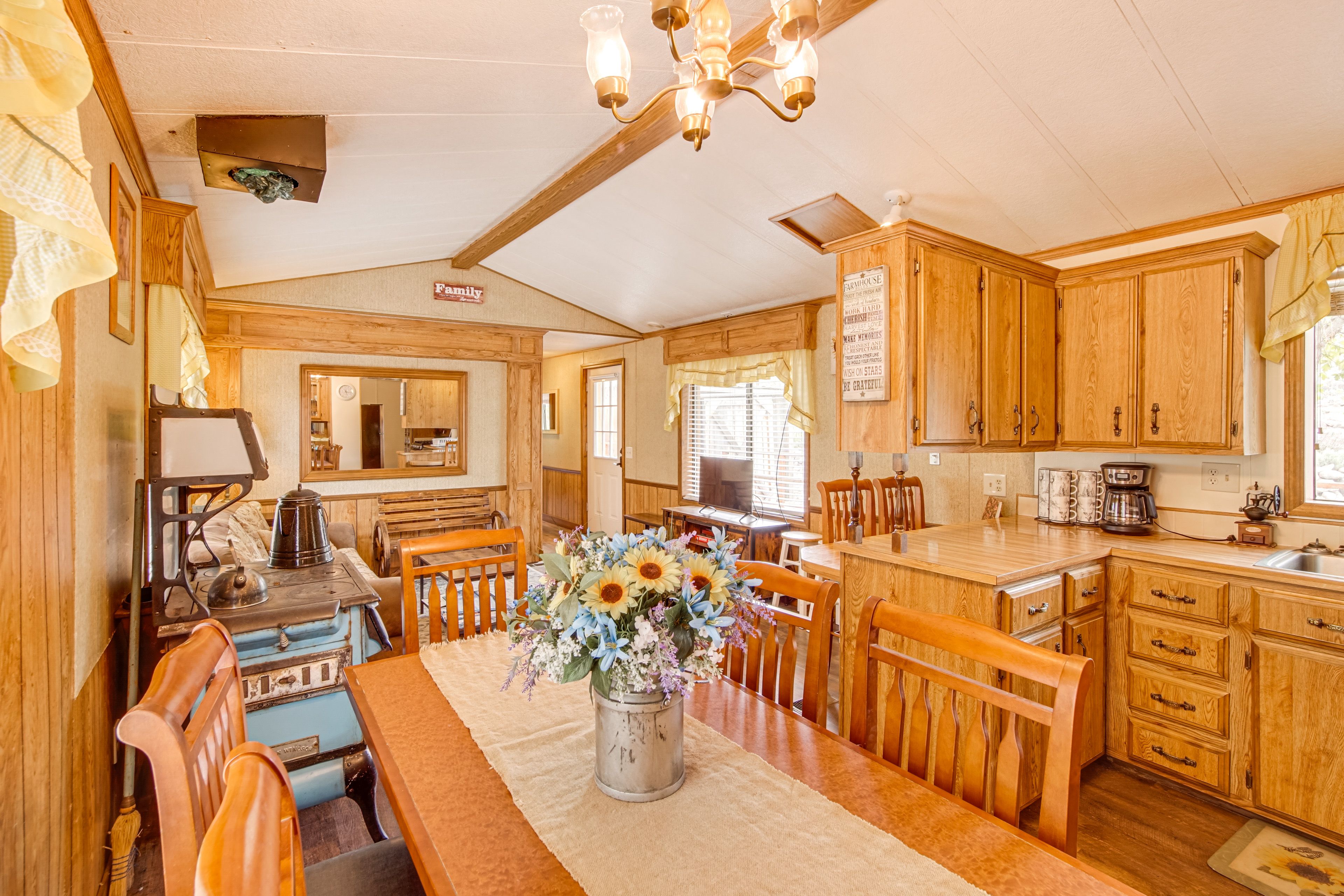 Dining Area | Dishware & Flatware | Central A/C & Heat | Single-Story Cabin