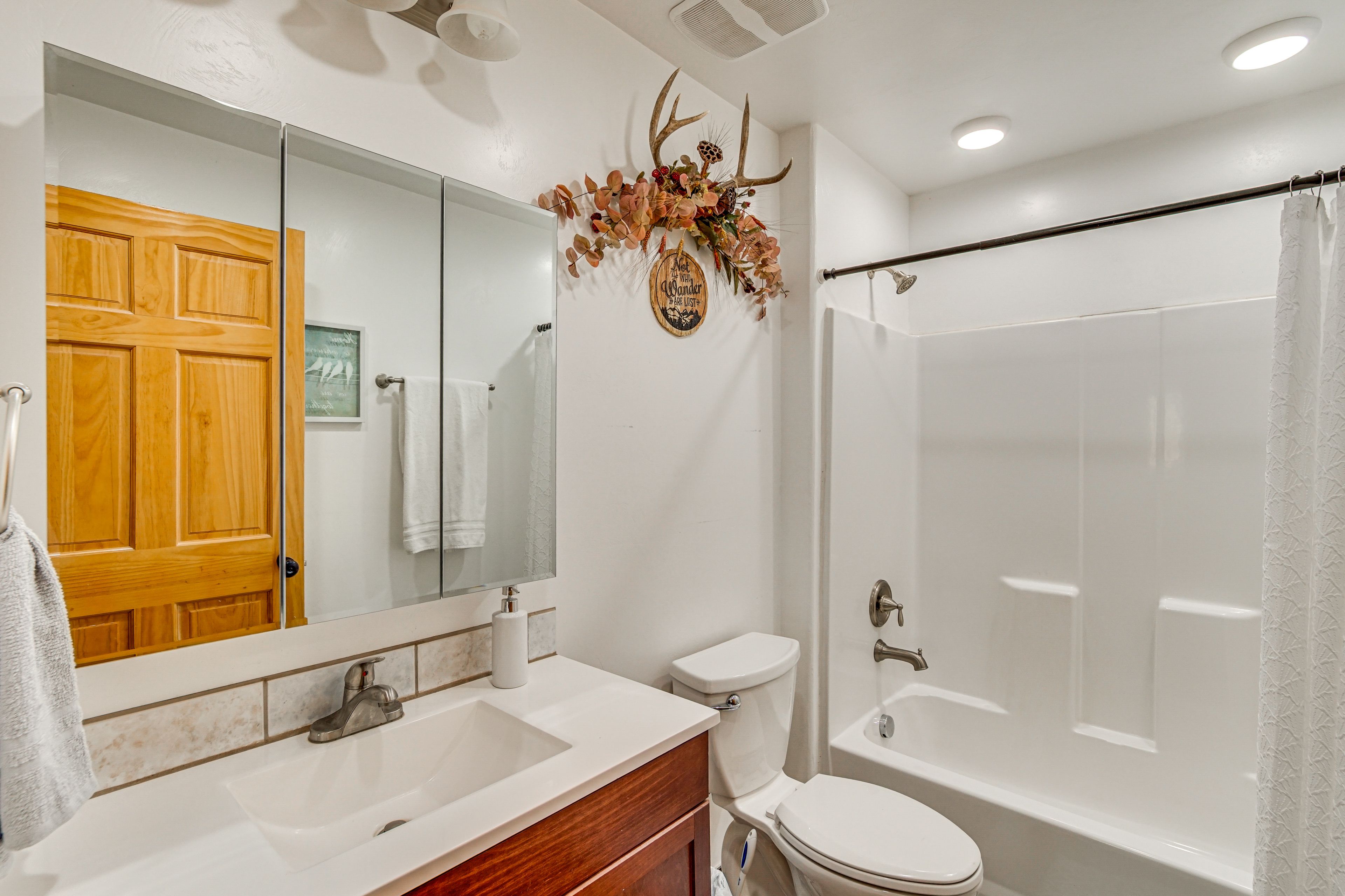 Full Bathroom | 2nd Floor