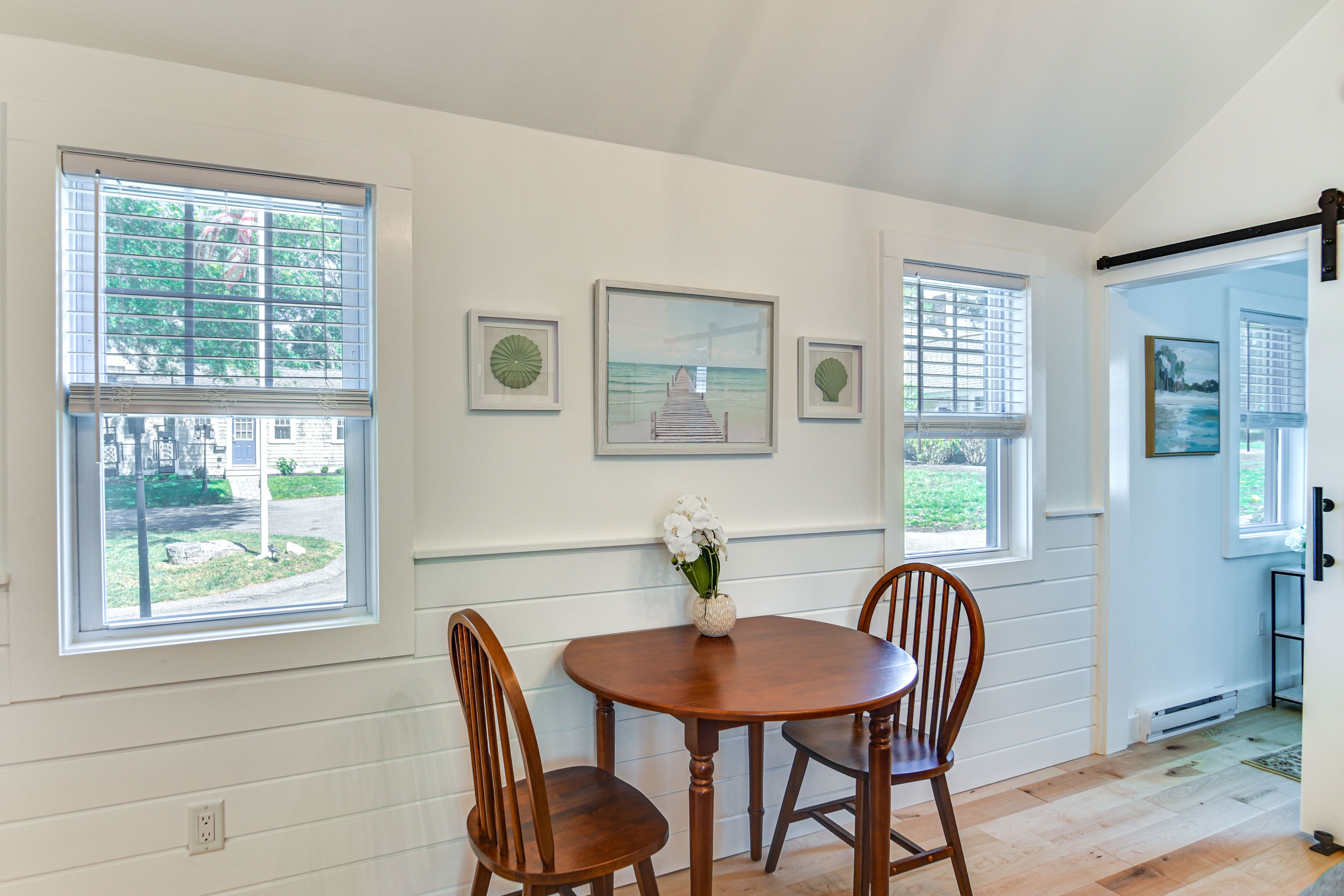 Dining Area | Dishware/Flatware Provided