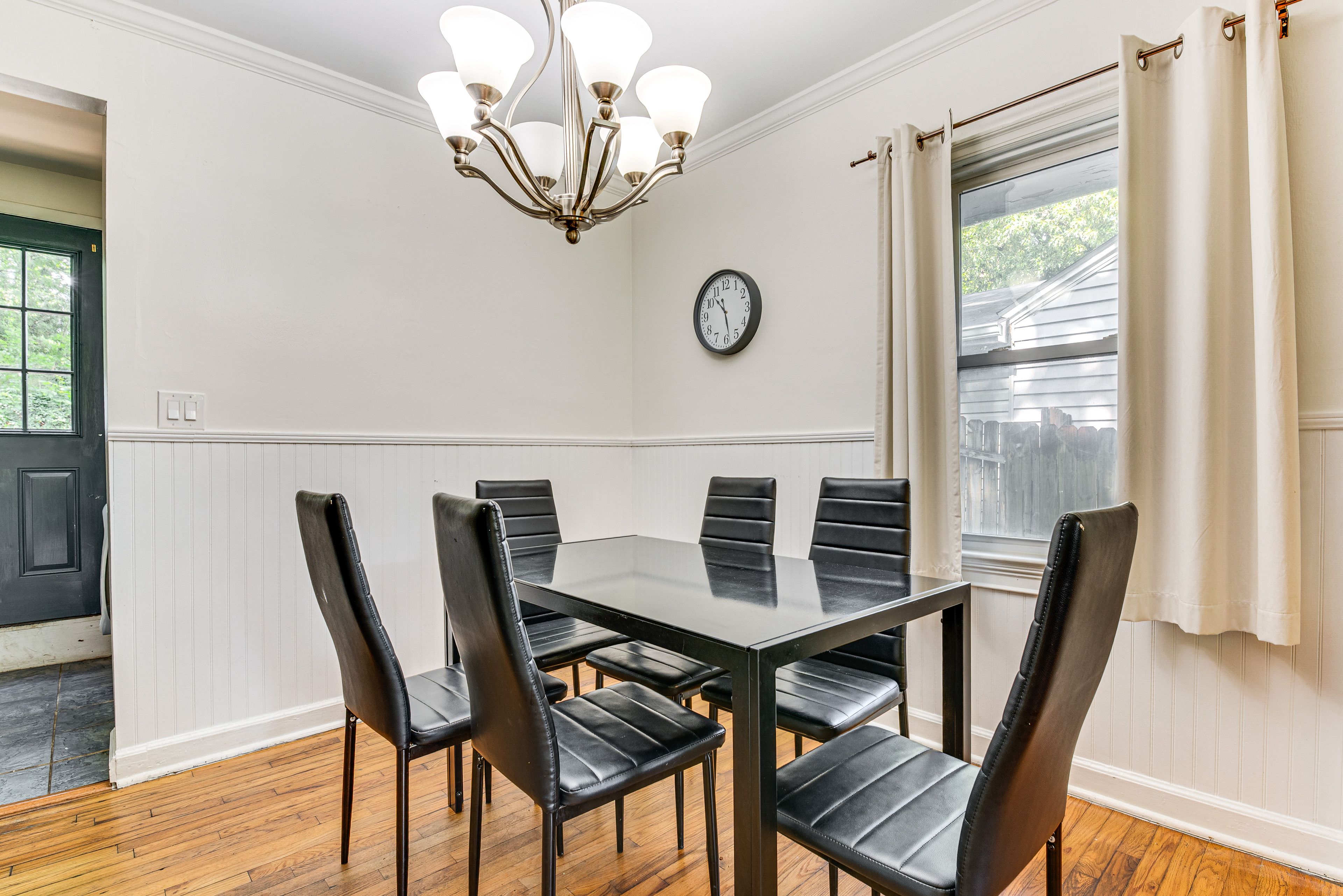 Dining Table | Dishware/Flatware