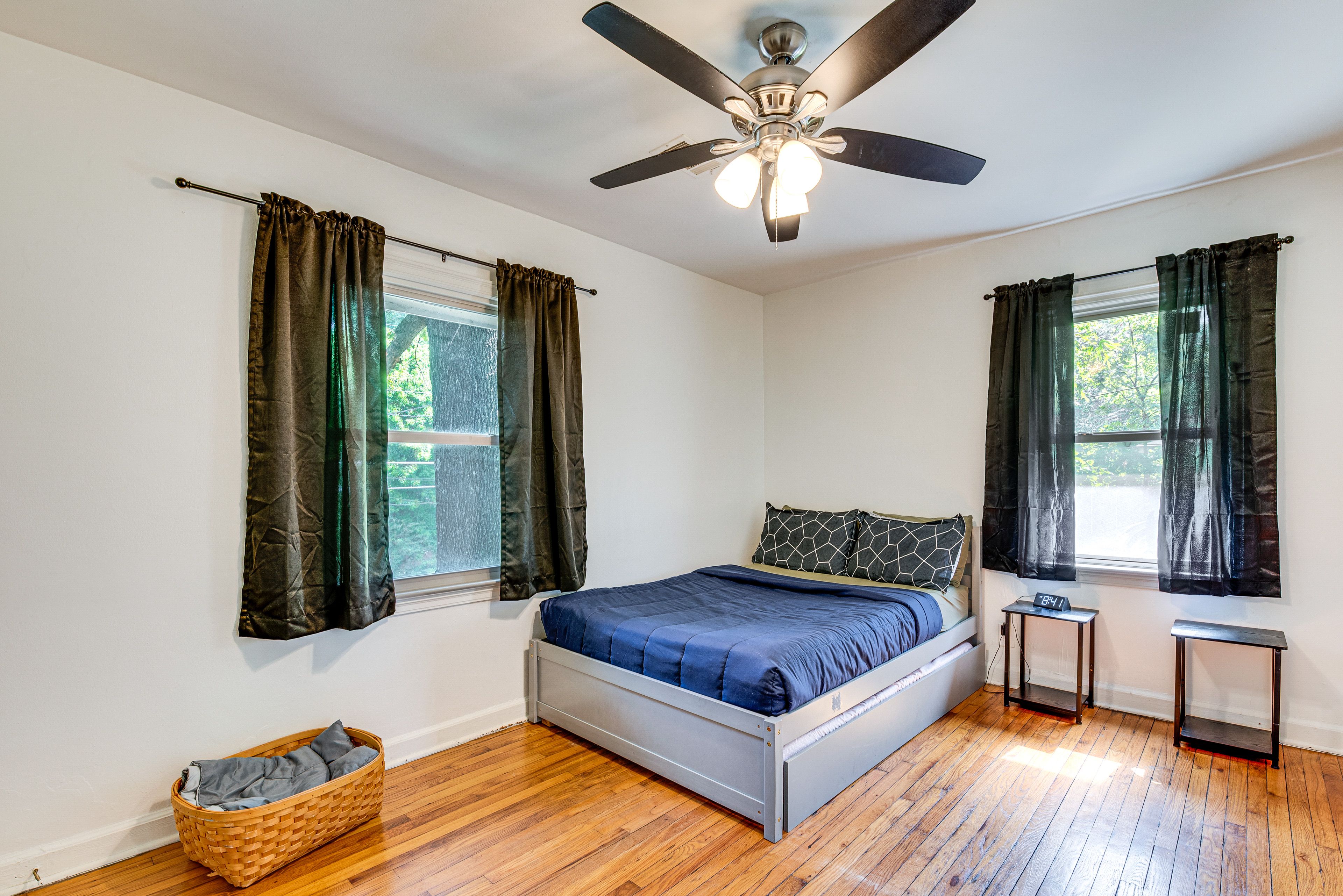 Bedroom 2 | Queen Bed
