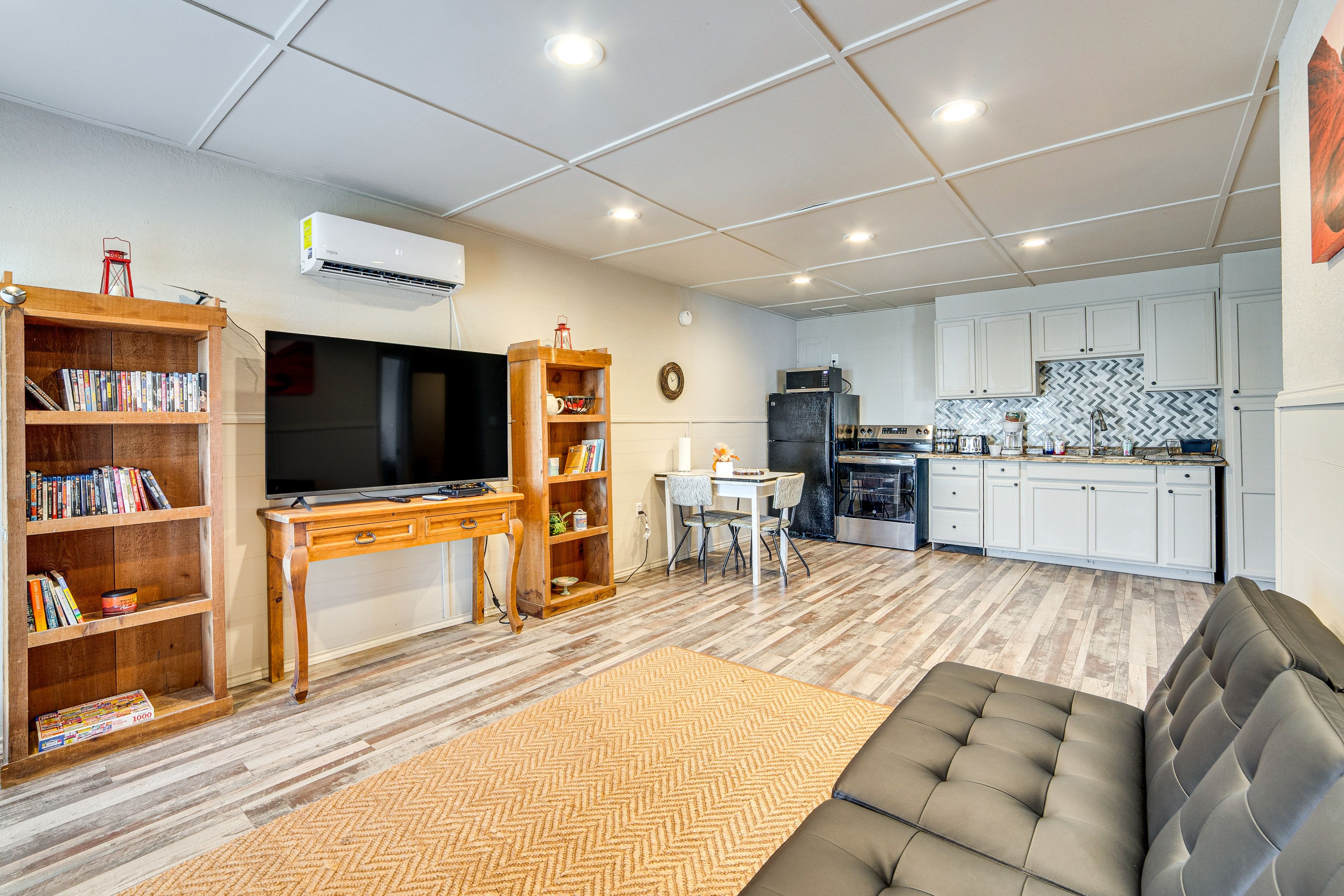 Mineola Vacation Rental | 1BR | 1BA | 600 Sq Ft | Step-Free Access