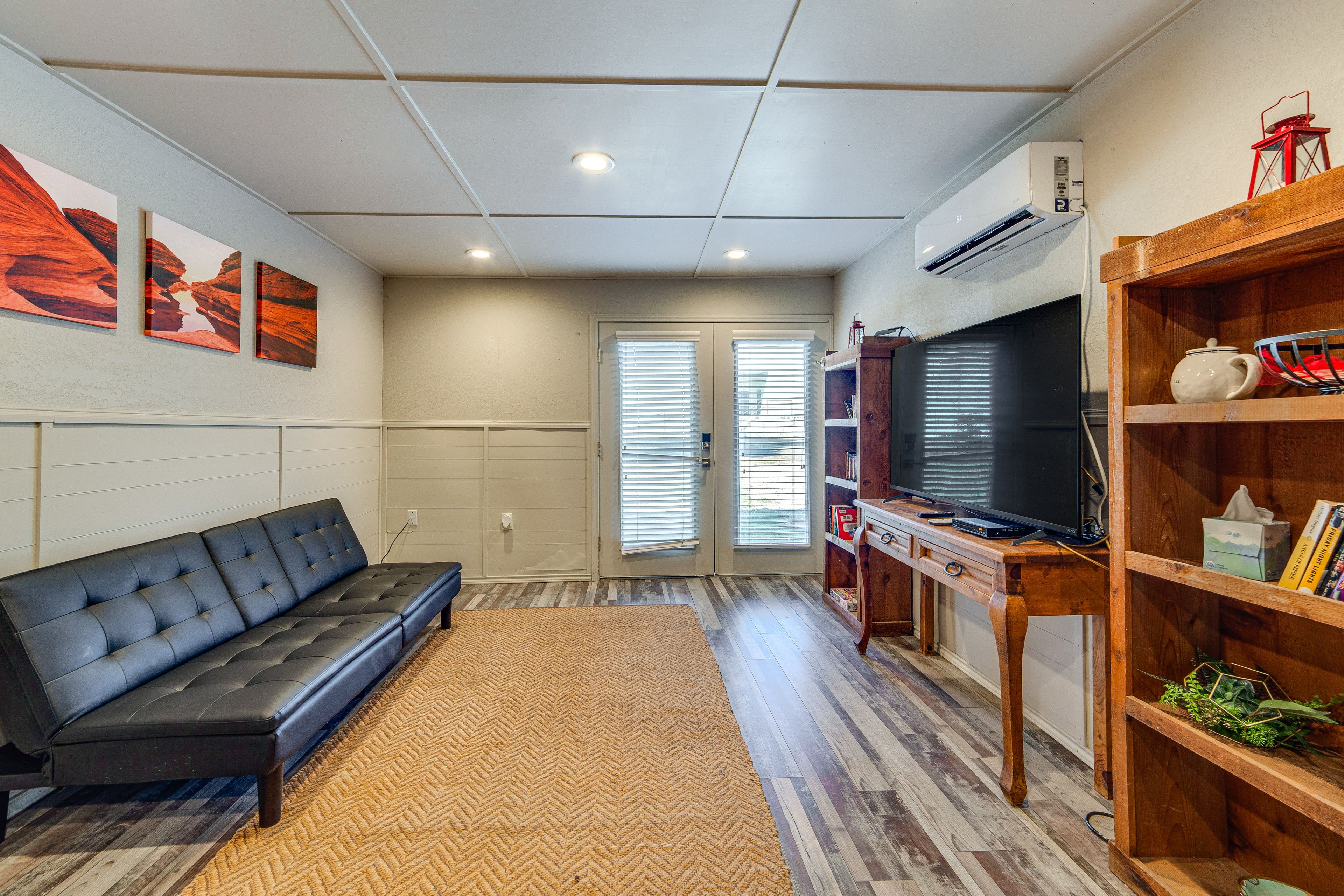 Living Room | Twin Futon | Smart TV | Free WiFi | Movies