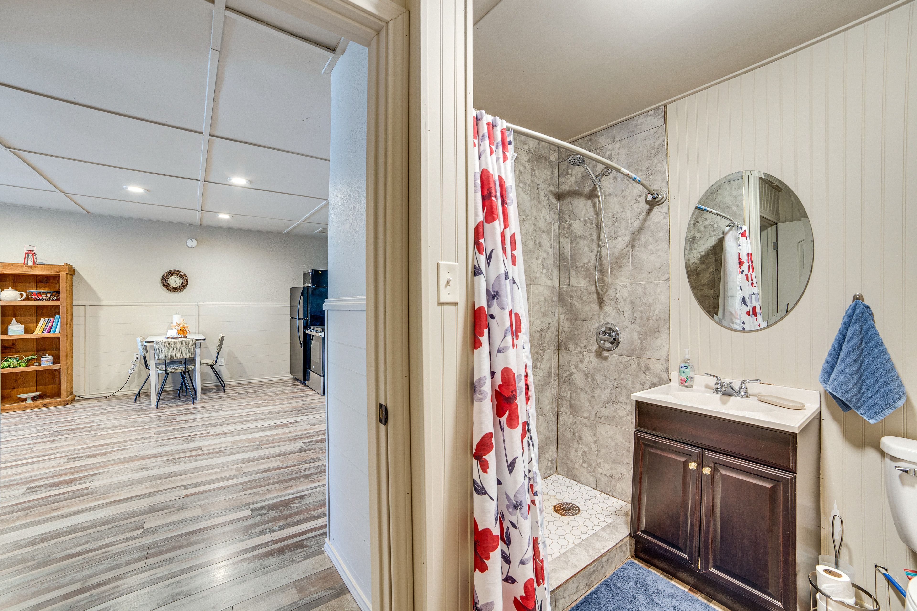 Full Bath | Towels | Hair Dryer