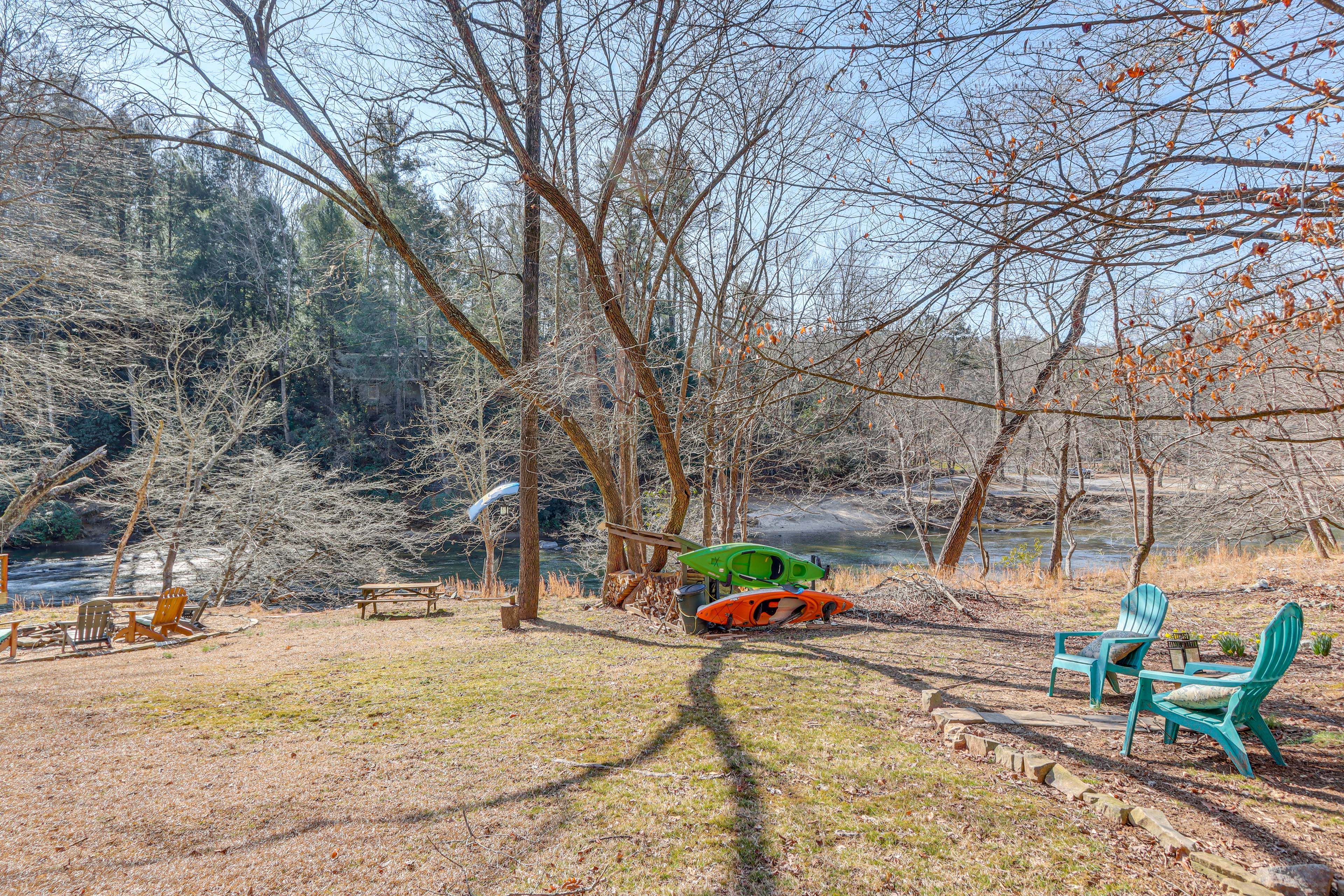 Riverfront Area | 2 Kayaks Provided