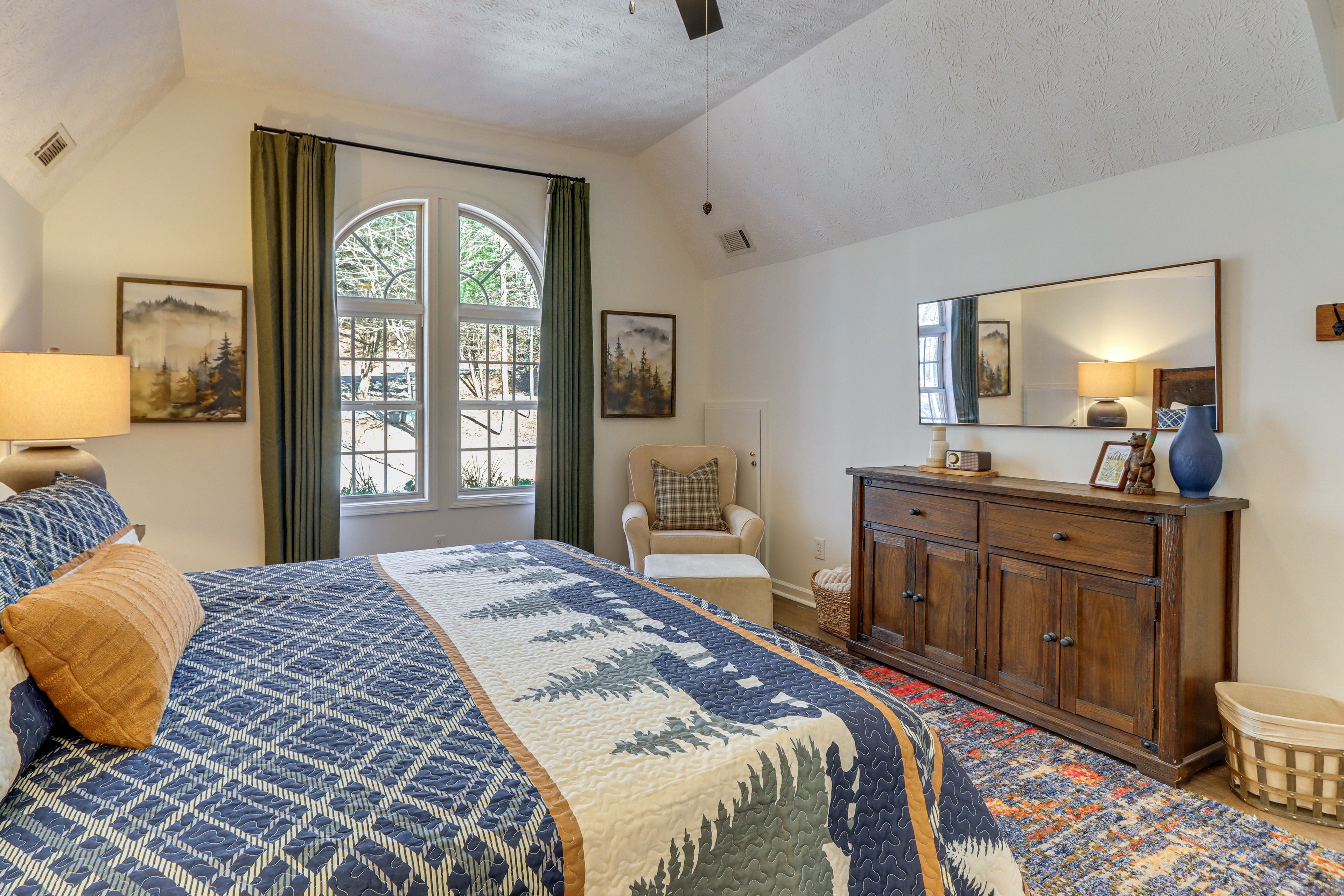 Bedroom 2 | Upper Level | King Bed | Smart TV