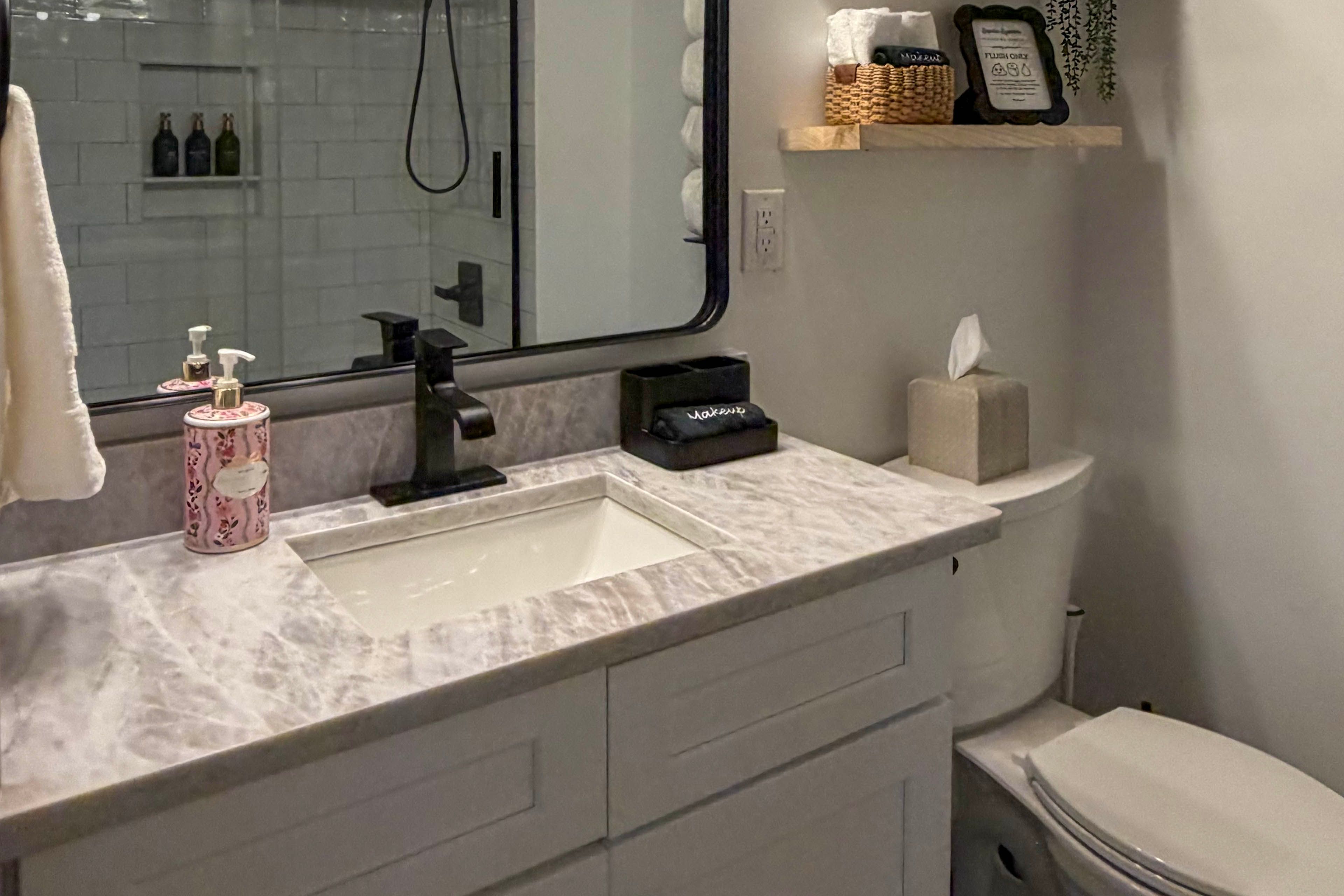 Bathroom | Main Level