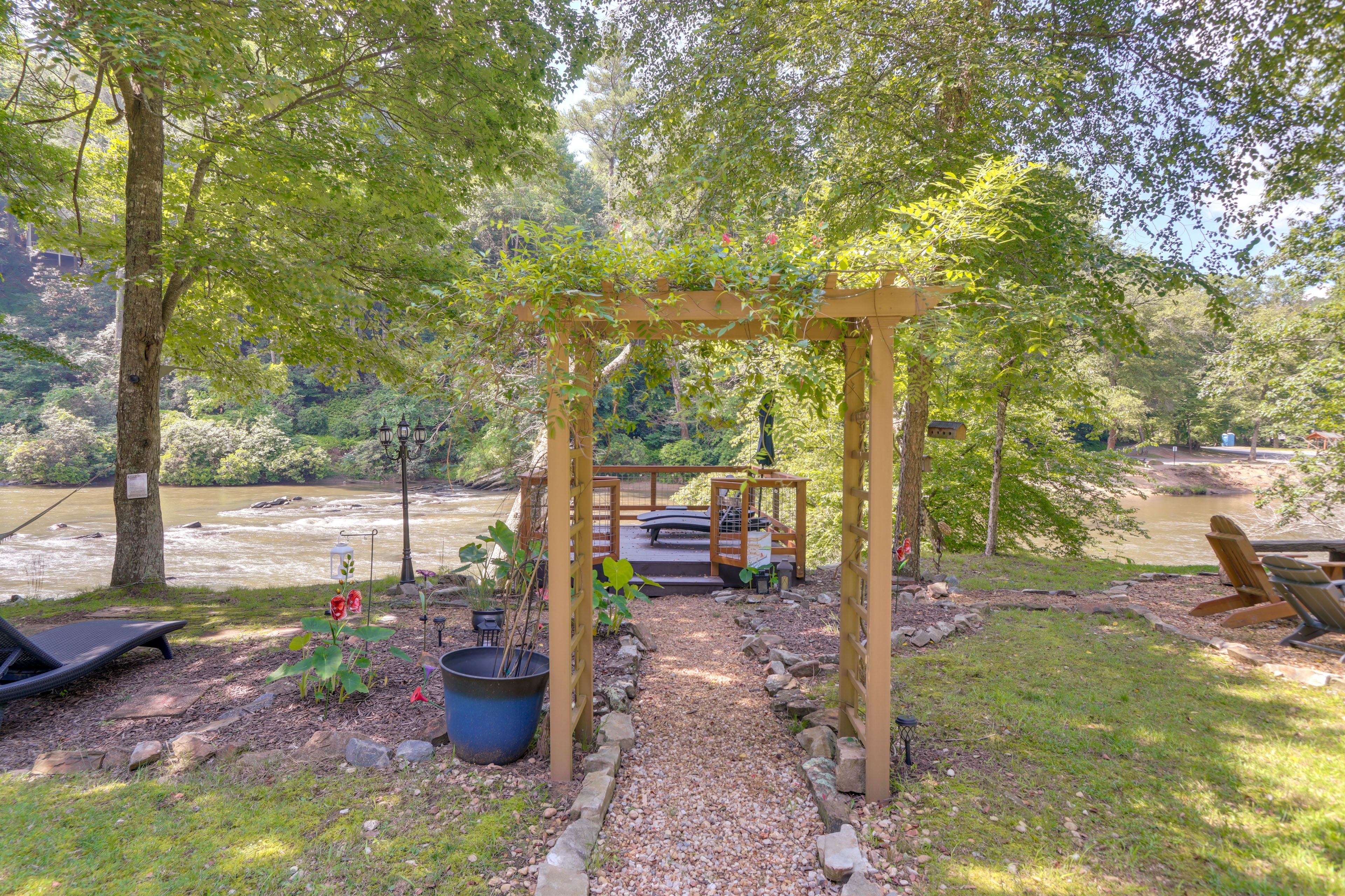Riverfront Area | 2 Kayaks Provided