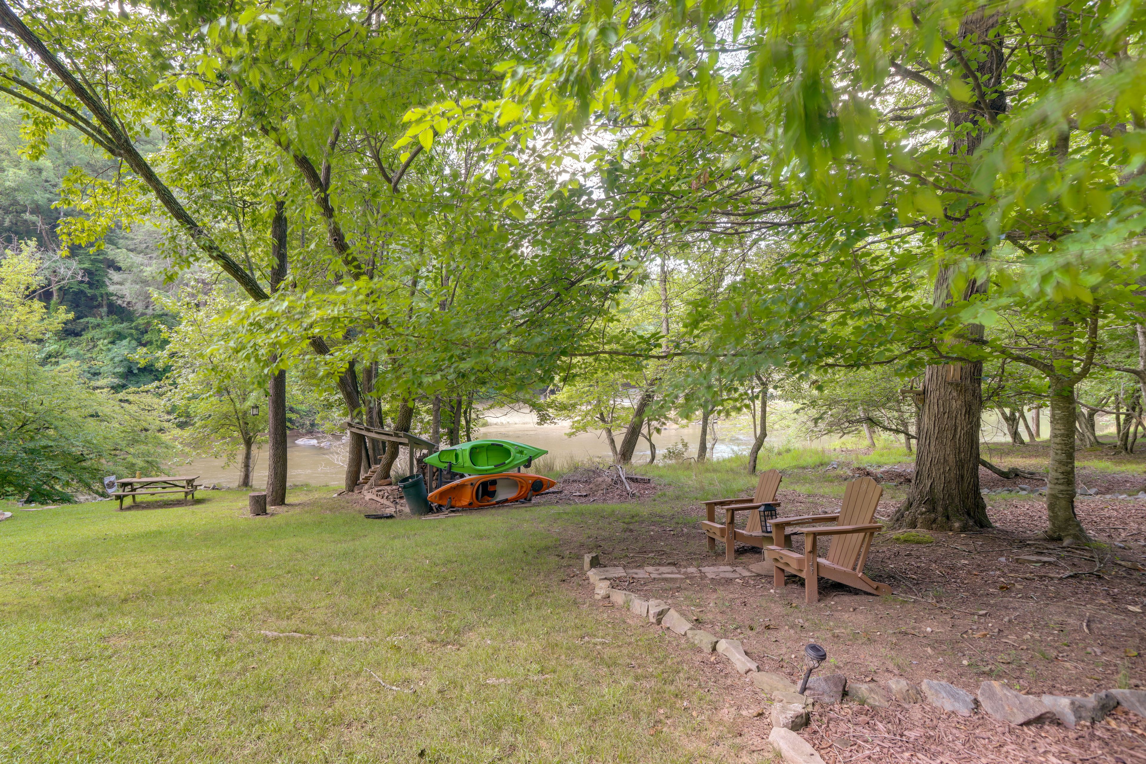 Spacious Yard w/ Seating | Picnic Table | Kayaks Provided