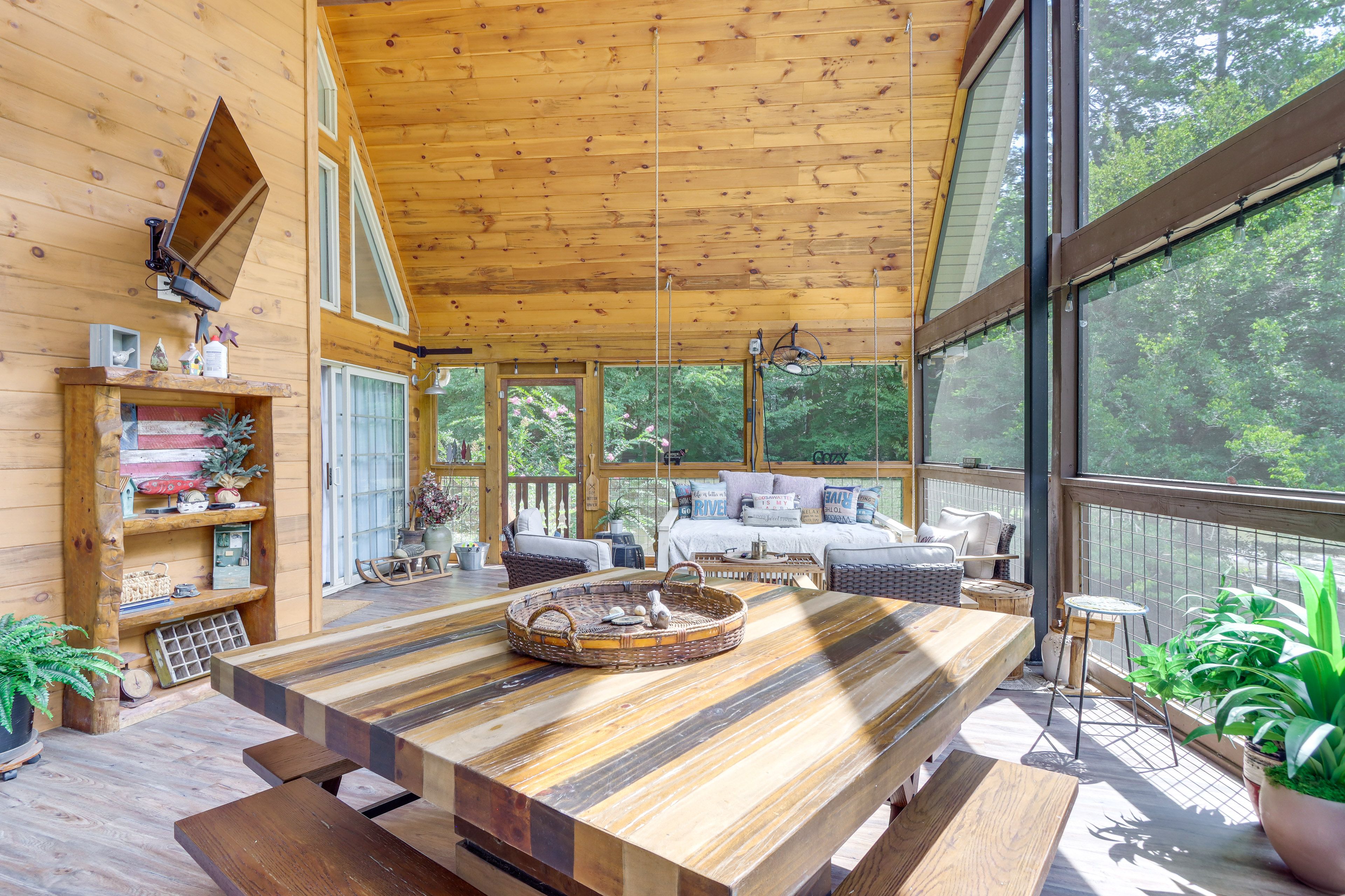 Screened Porch | Main Level