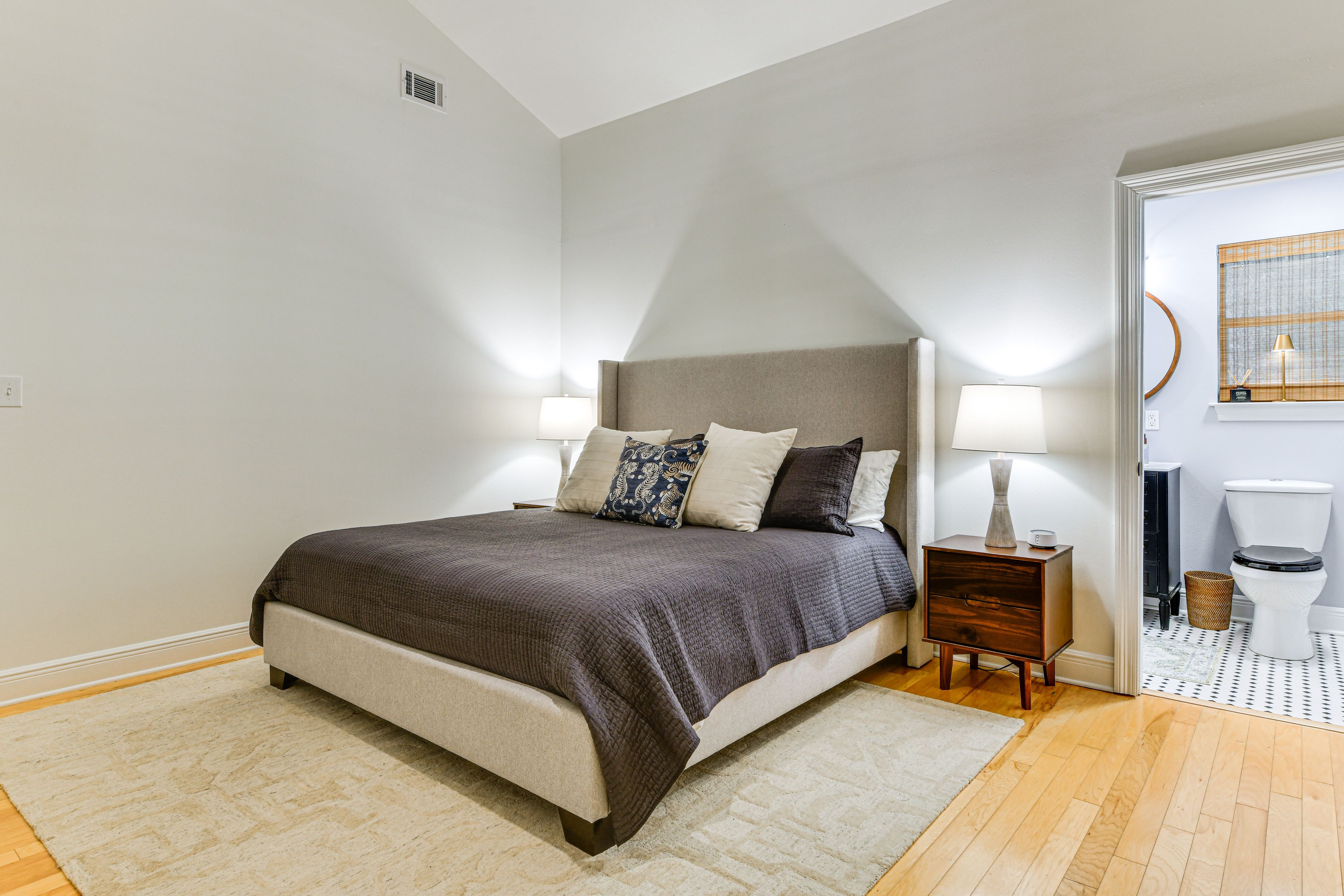 Bedroom 1 | King Bed | En-Suite Bathroom