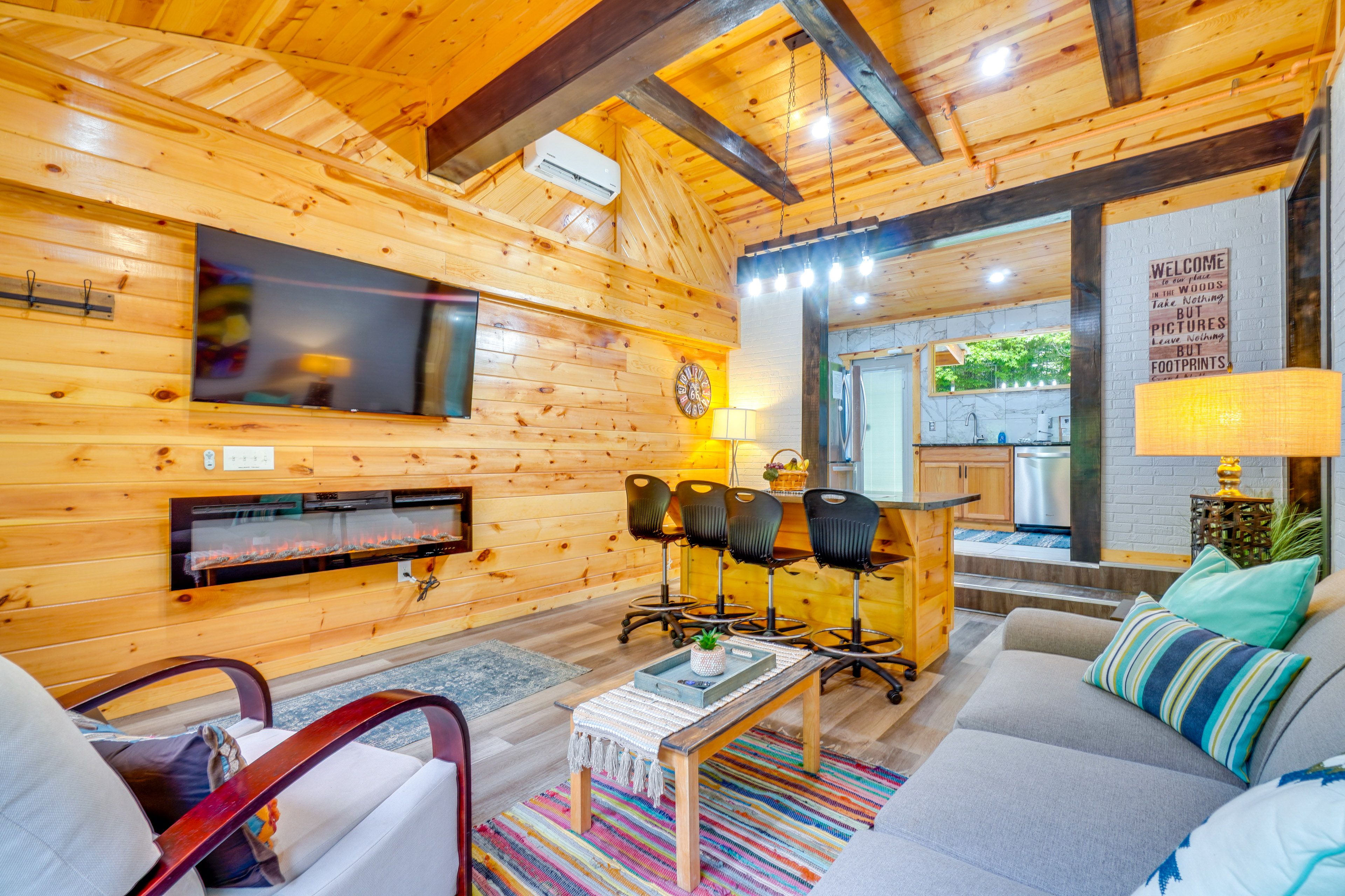 Pigeon Forge Vacation Rental | 1BR | 1BA | 750 Sq Ft | 3 Steps Required