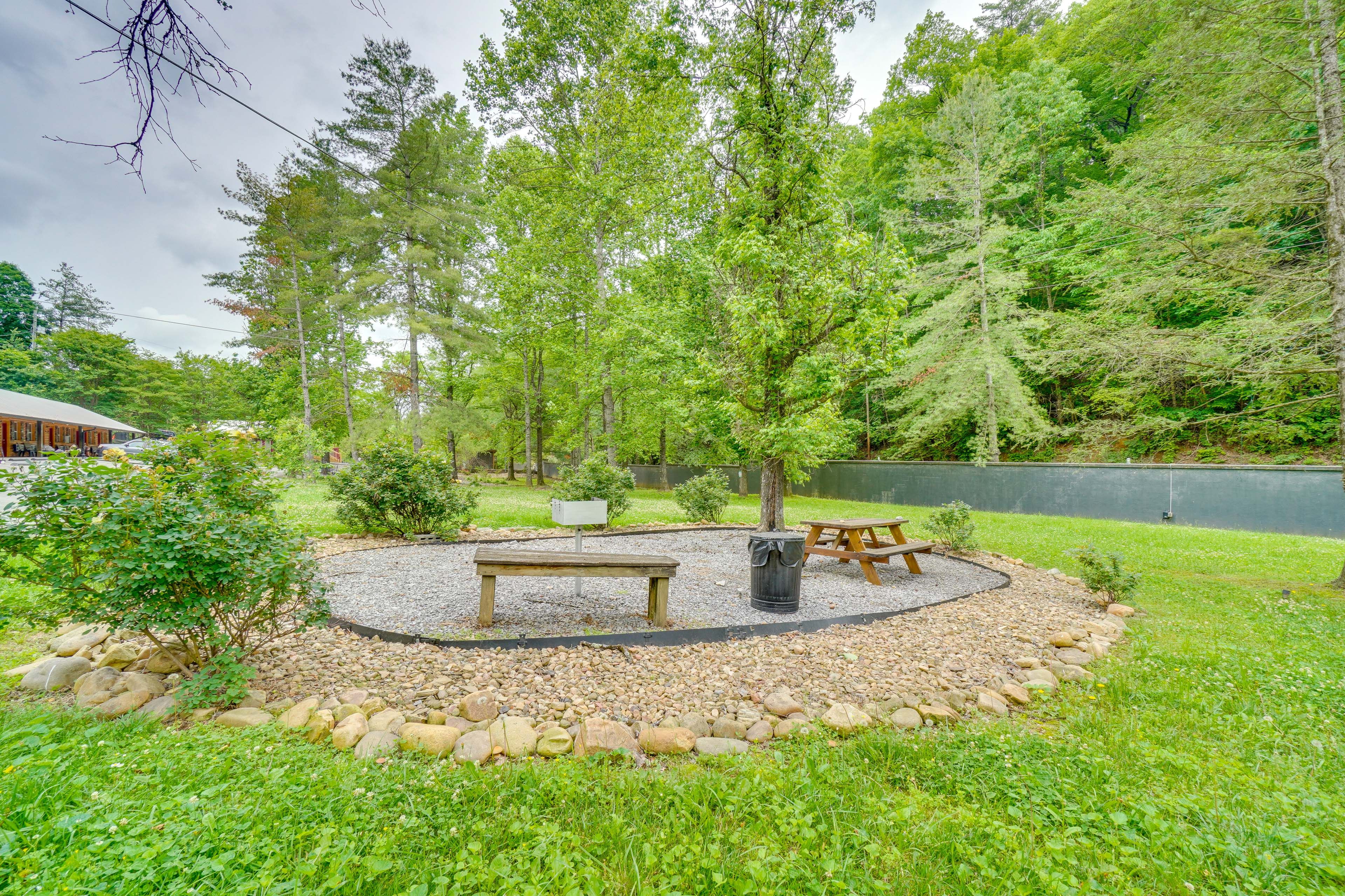 Shared Charcoal Grilling & Picnic Area