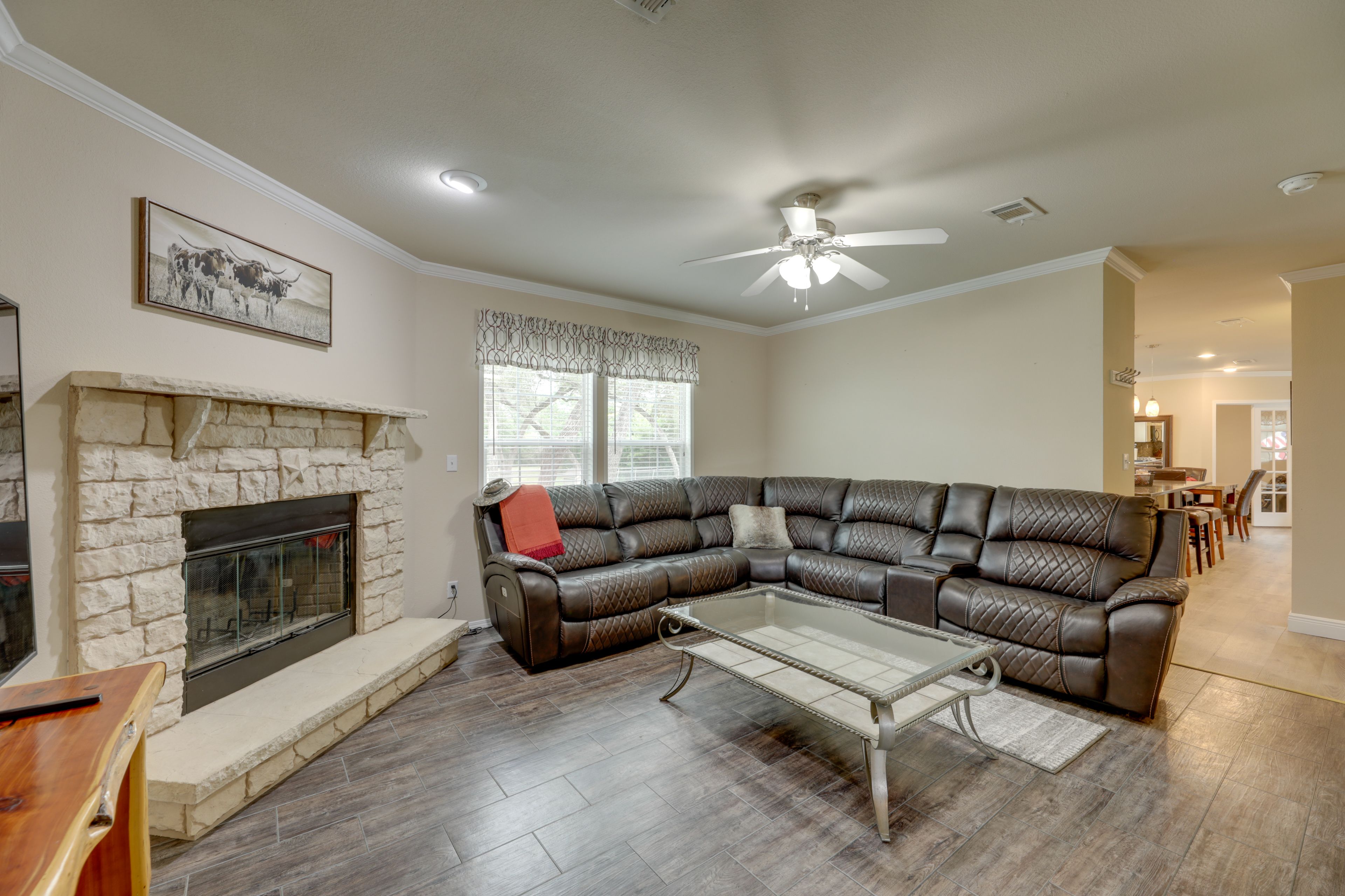 Family Room | Smart TV | Free WiFi | Central A/C & Heating