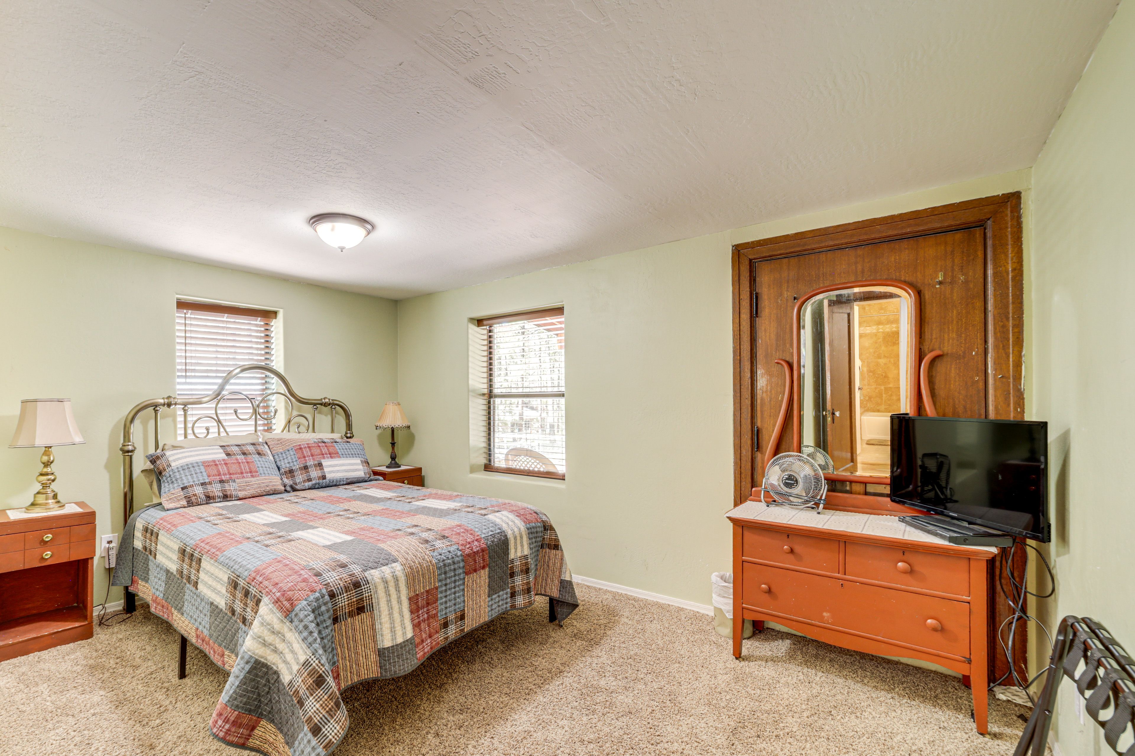 Bedroom 2 | 1st Floor | Queen Bed | Linens Provided