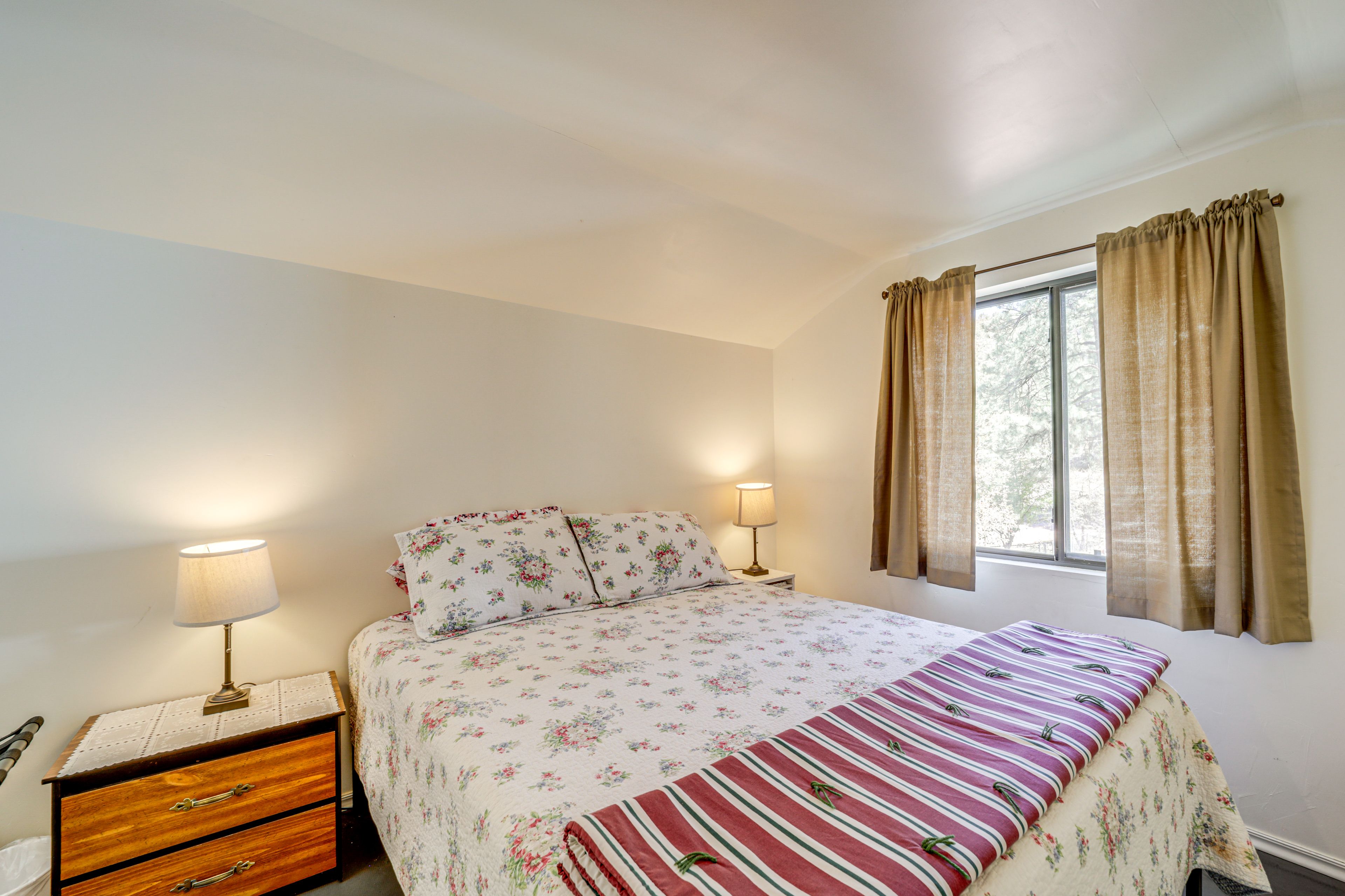 Bedroom 4 | 2nd Floor | Queen Bed | Linens Provided