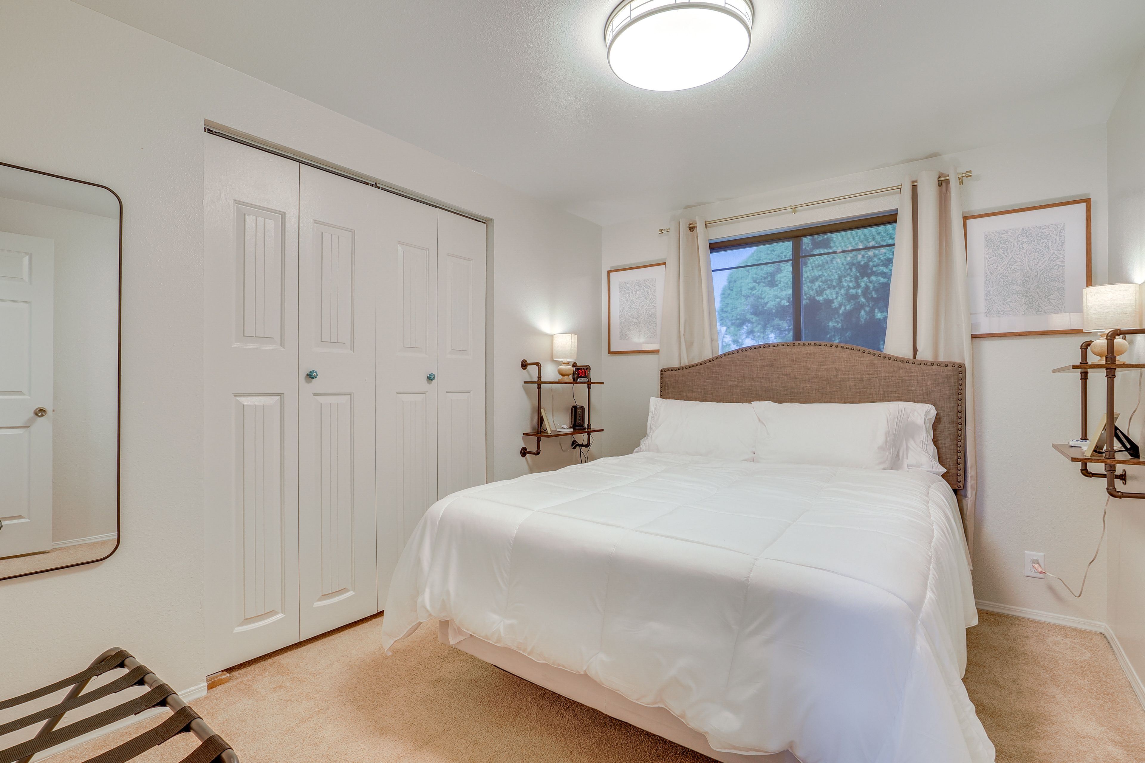 Bedroom 1 | Queen Bed
