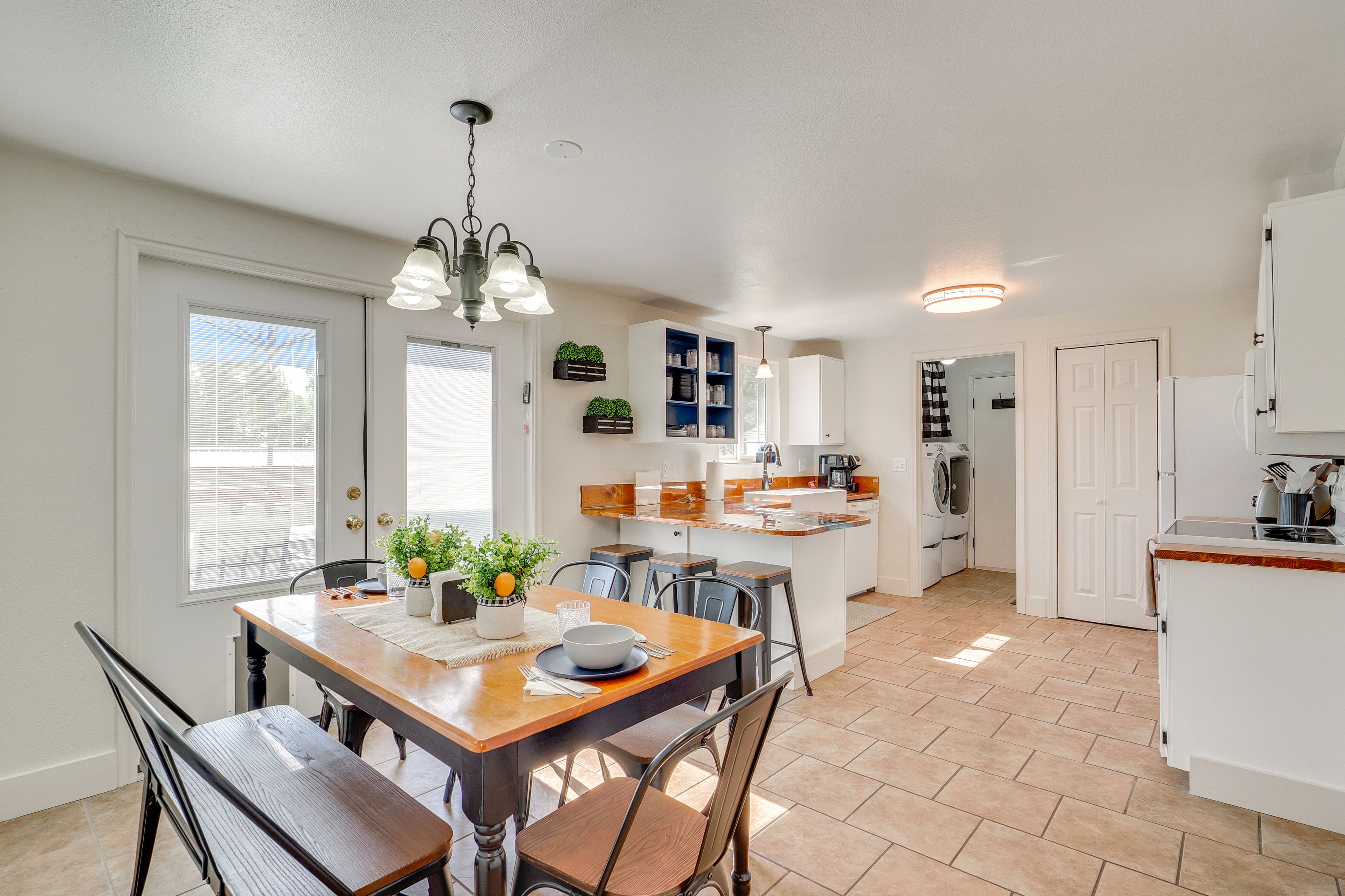Dining Table | Breakfast Bar | Dishware/Flatware