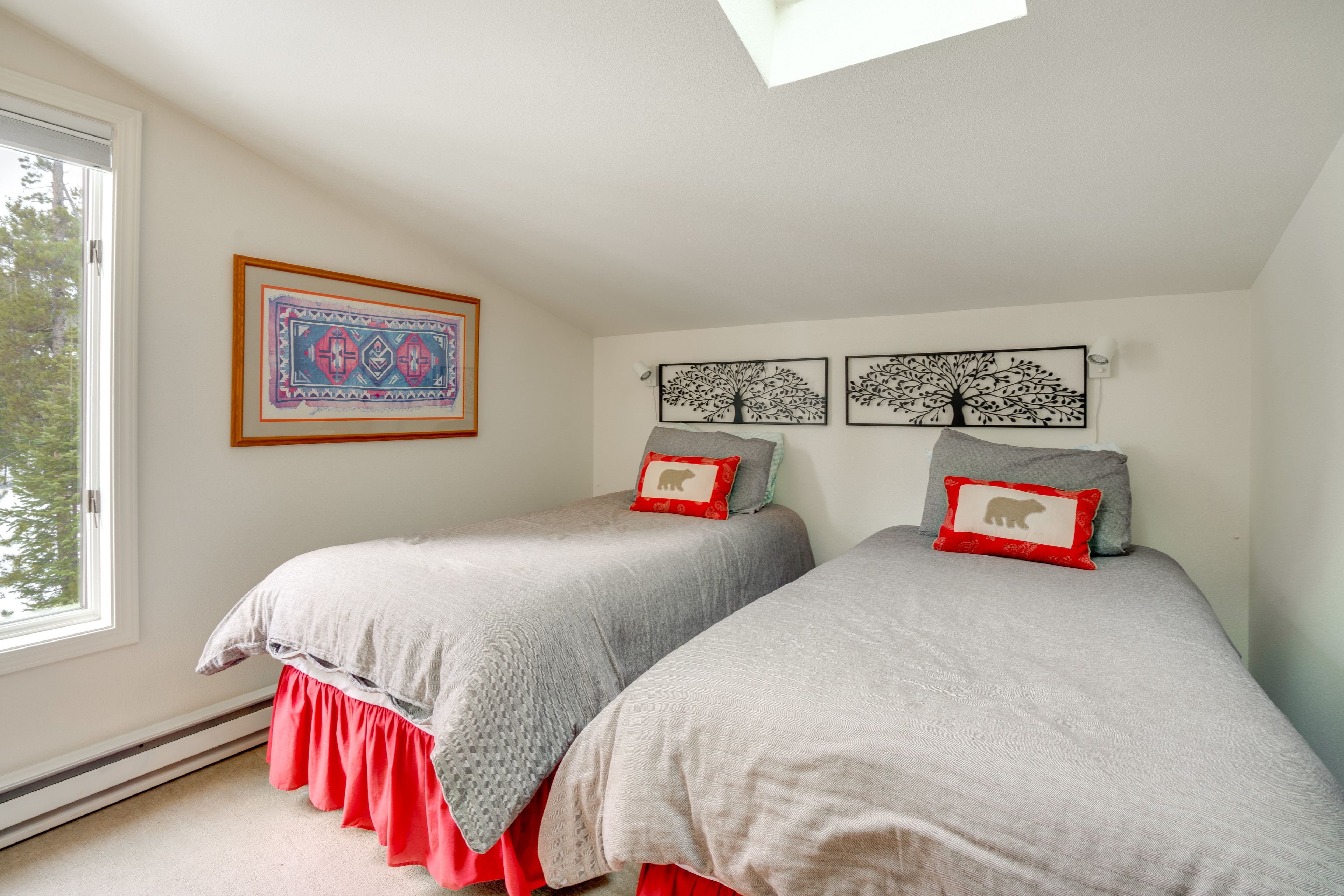 Bedroom 2 | 2 Twin Beds (Convertible to Queen Bed) | 2nd Floor