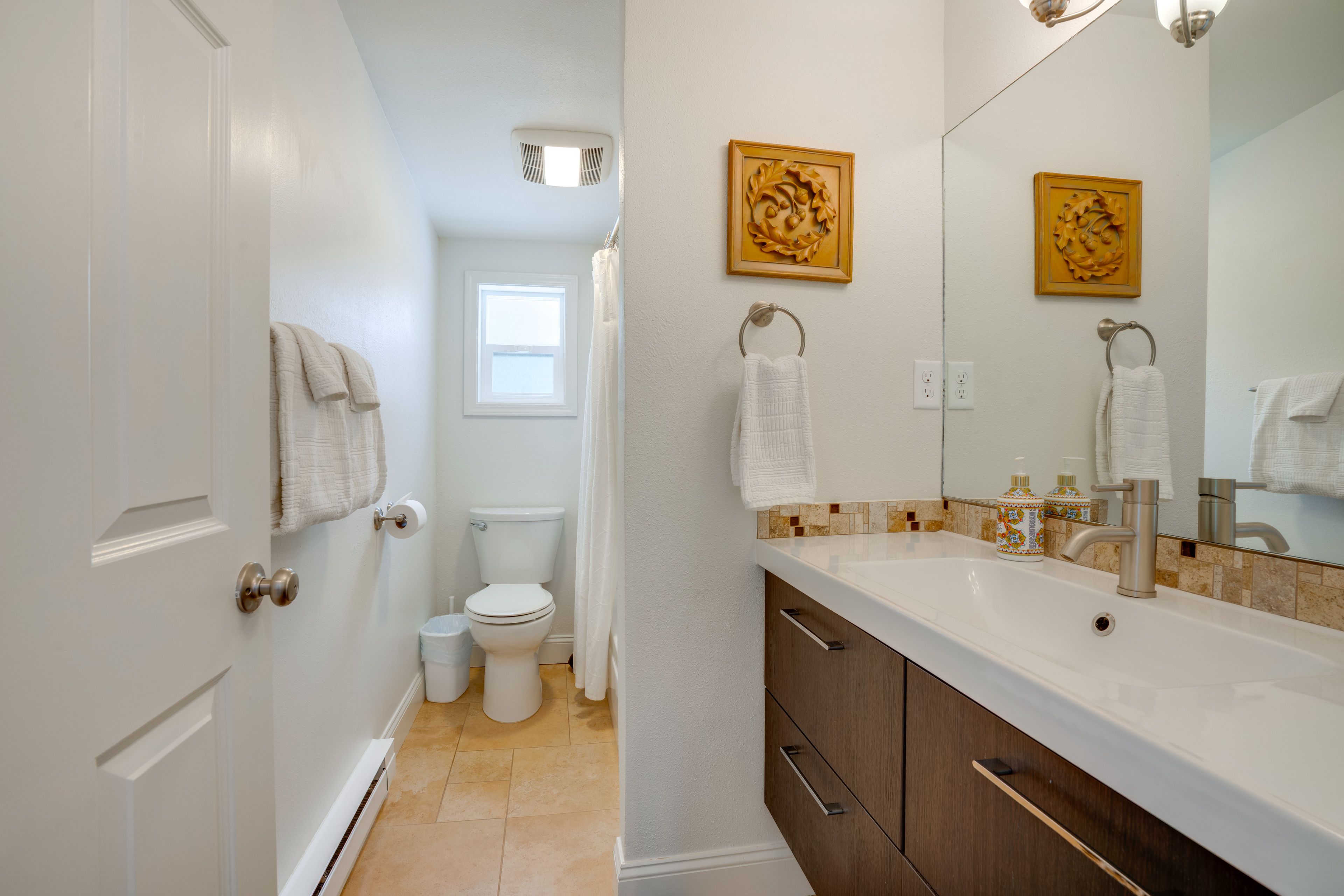 Full Bathroom | 2nd Floor