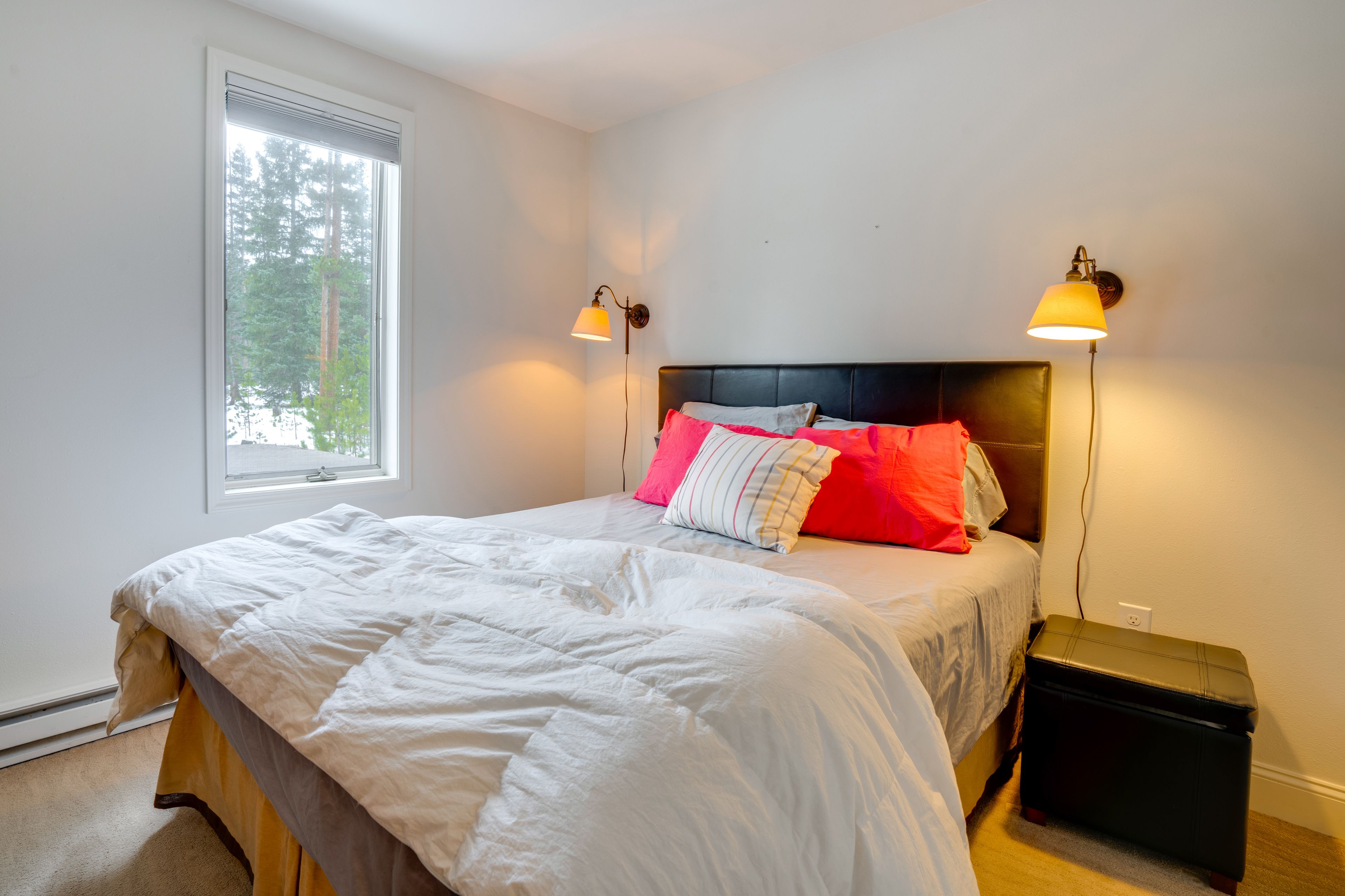 Bedroom 1 | Queen Bed | 1st Floor | Linens Provided