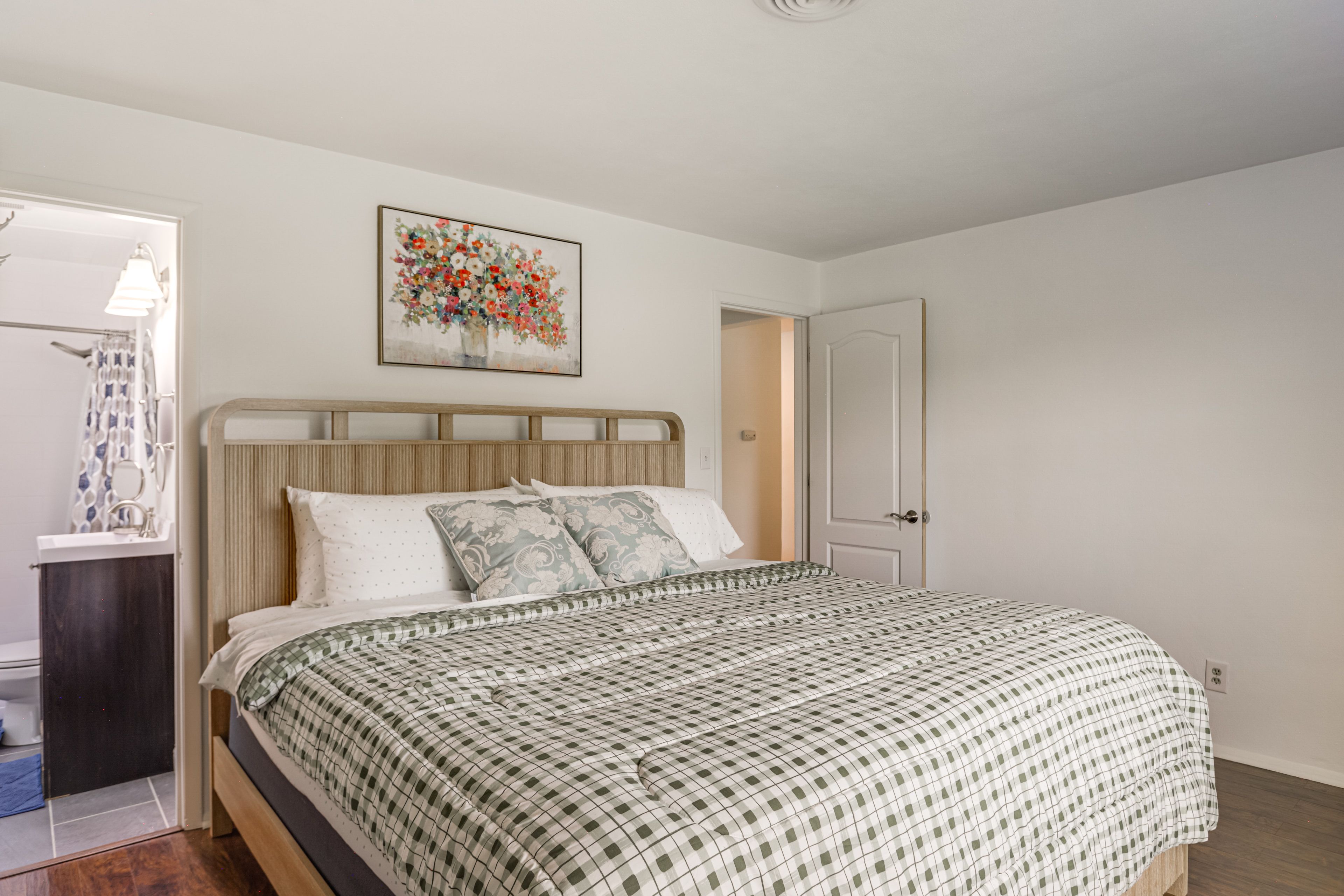 Bedroom 1 | King Bed | Linens