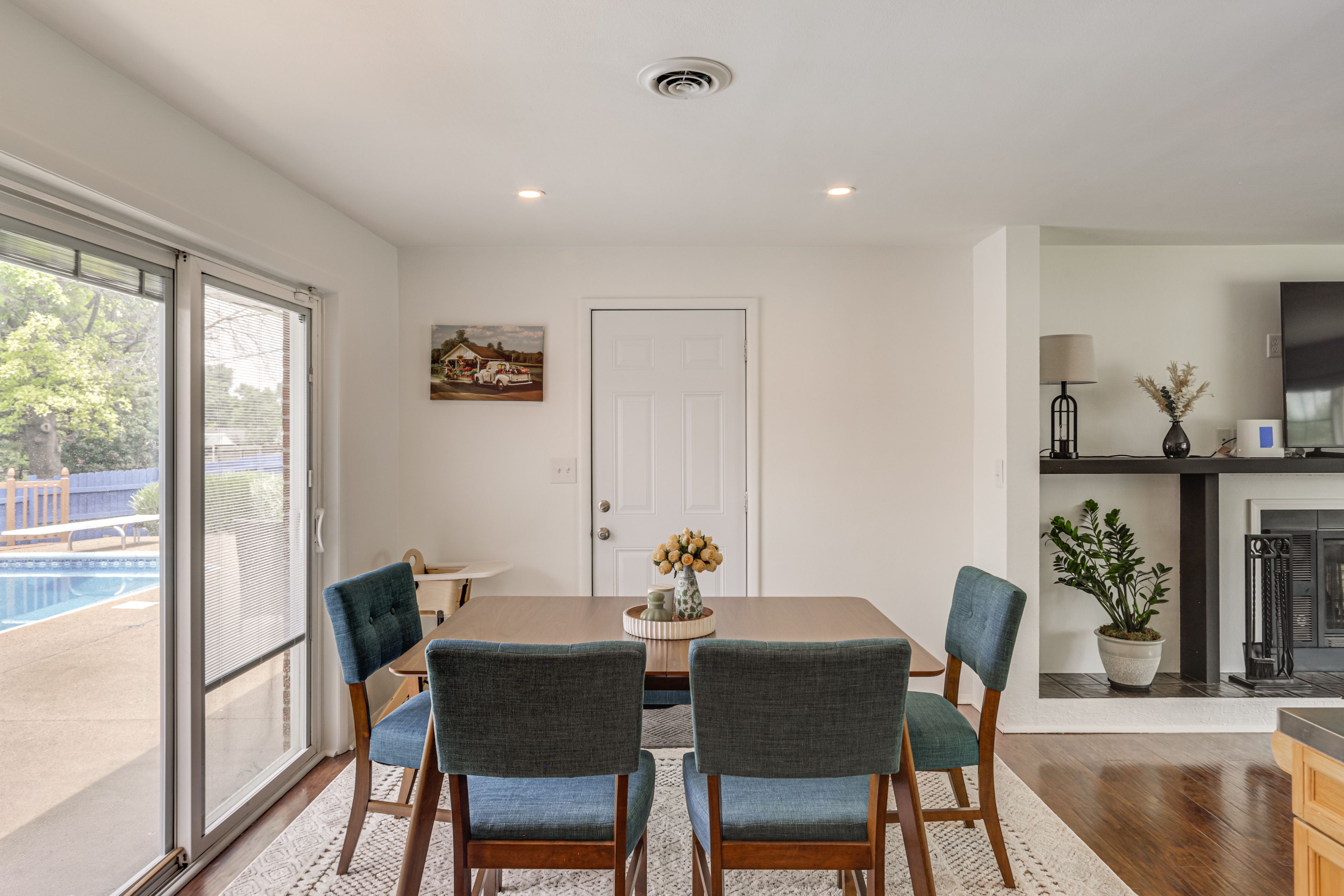 Dining Area | Dishware & Flatware