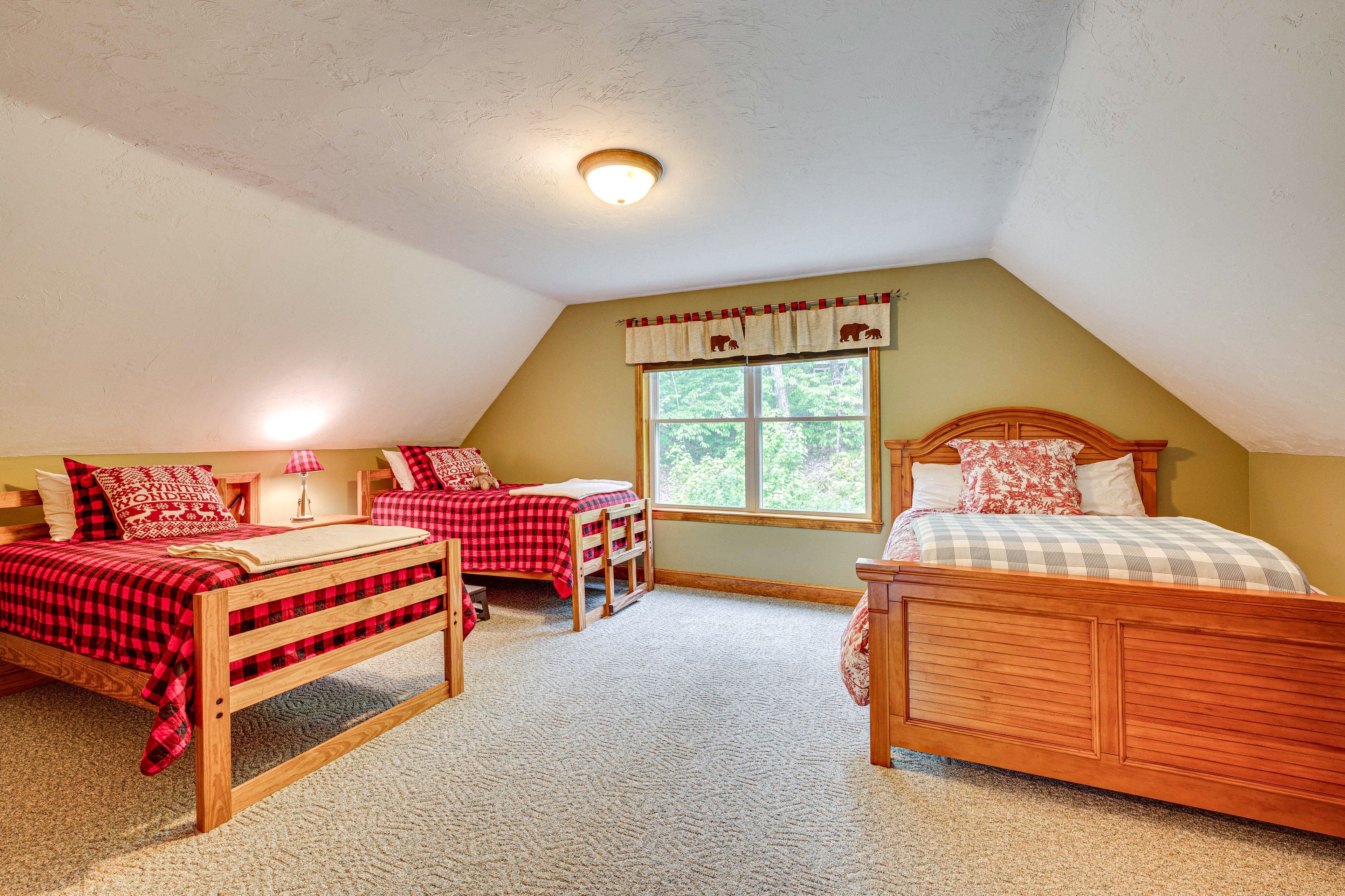 Bedroom 3 | Upper Level | Full Bed | 2 Twin Beds