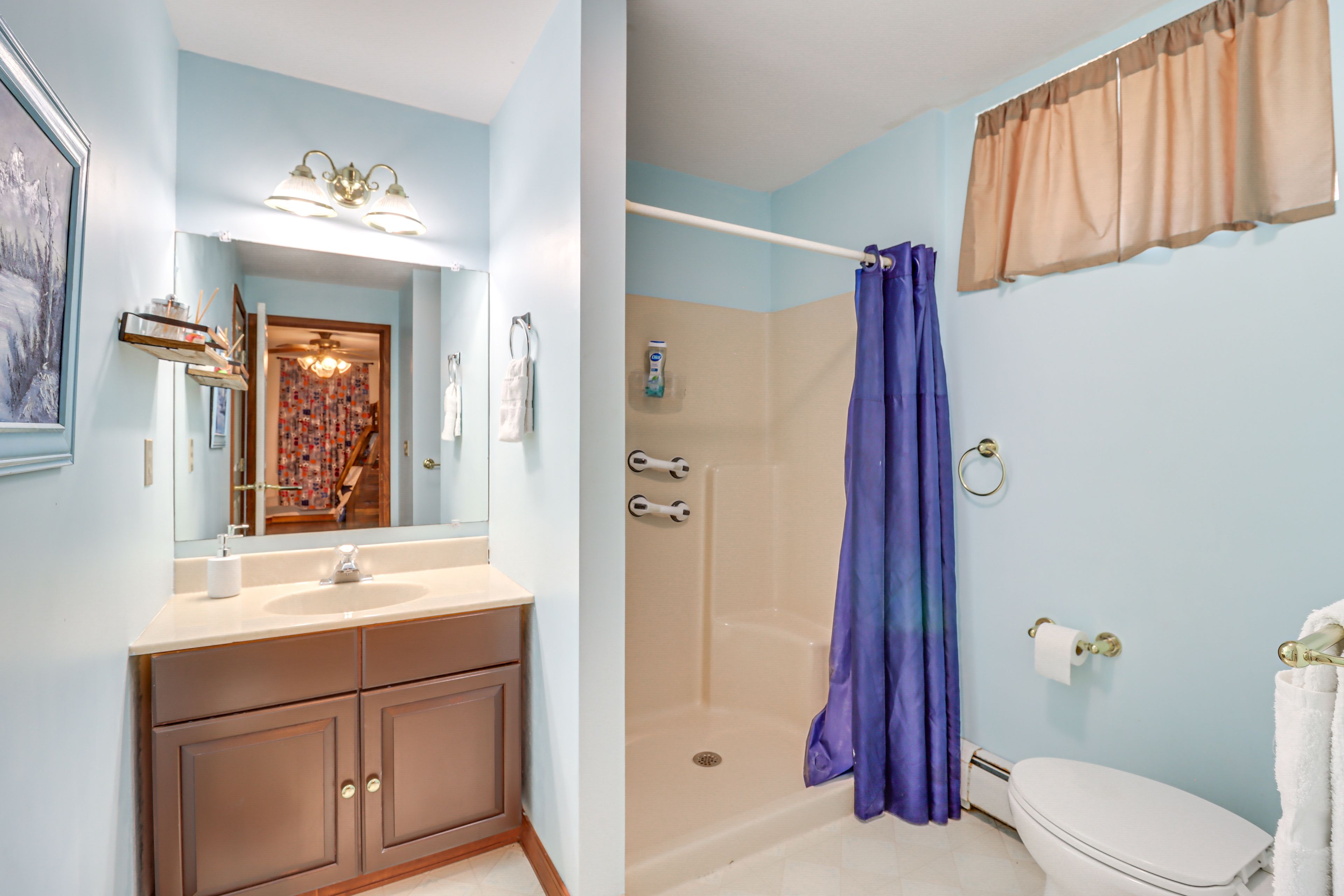 Jack-and-Jill Bathroom | 2nd Floor